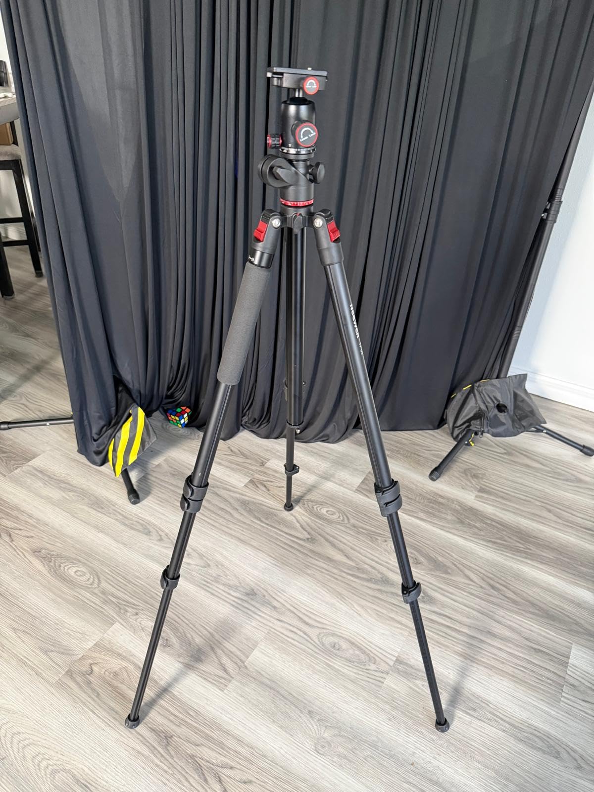 NEEWER 90 Inch Tall Overhead Horizontal Camera Tripod Monopod with Ball Head & Flexible Center Column, Metal DSLR Video Travel Stand, Arca Type QR Plate & Inverted Legs, Max Load 10 kg / 22 lbs, TP63 customer photo 2
