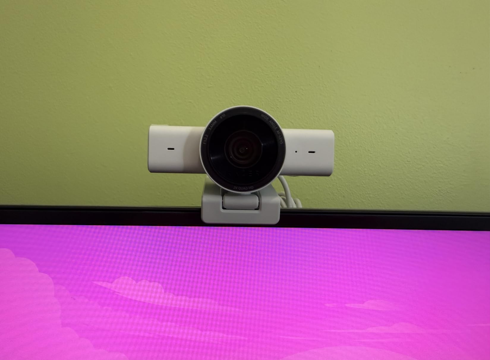Razer Kiyo V2 X Webcam for Streaming and Meetings, 1440p 60 FPS customer photo 1