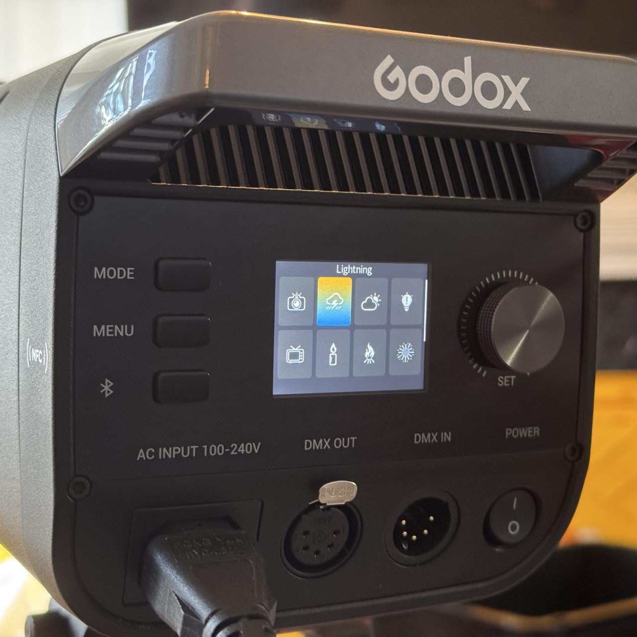 Godox Litemons LE200Bi 220W Bi Color COB LED Video Light Bowens Mount customer photo 1