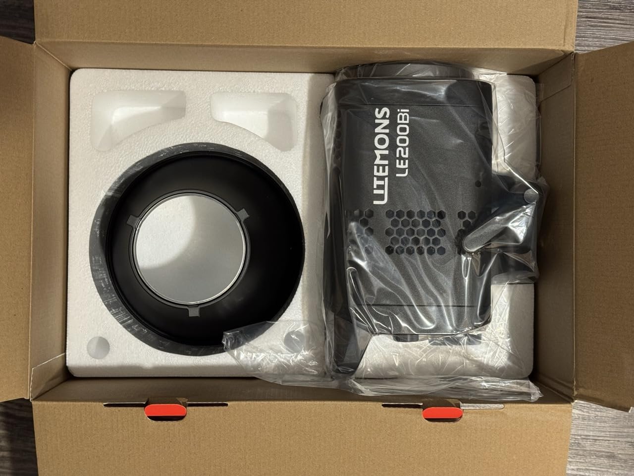 Godox Litemons LE200Bi 220W Bi Color COB LED Video Light Bowens Mount customer photo 2