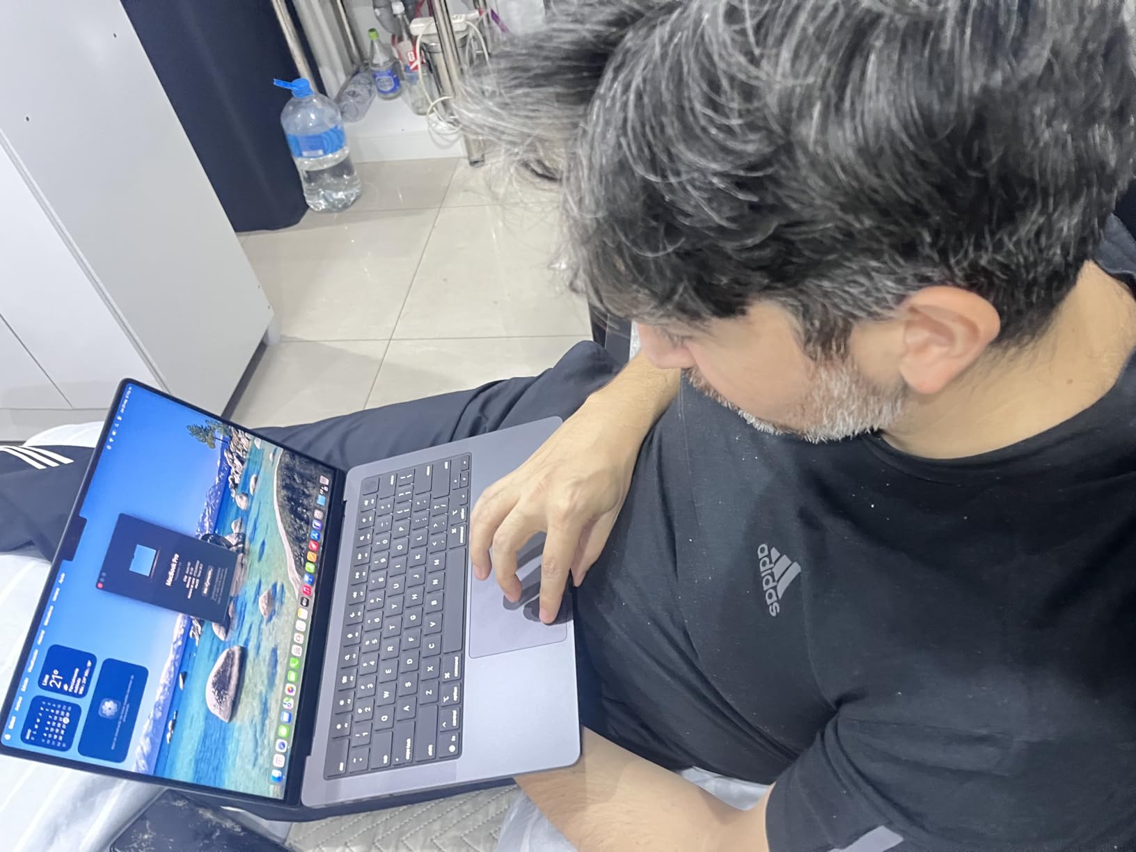 Apple 2025 MacBook Pro Laptop with Apple M5 chip with 10‑core CPU and 10‑core GPU: Built for AI, 14.2-inch Liquid Retina XDR Display, 16GB Unified Memory, 1TB SSD Storage; Silver customer photo 1