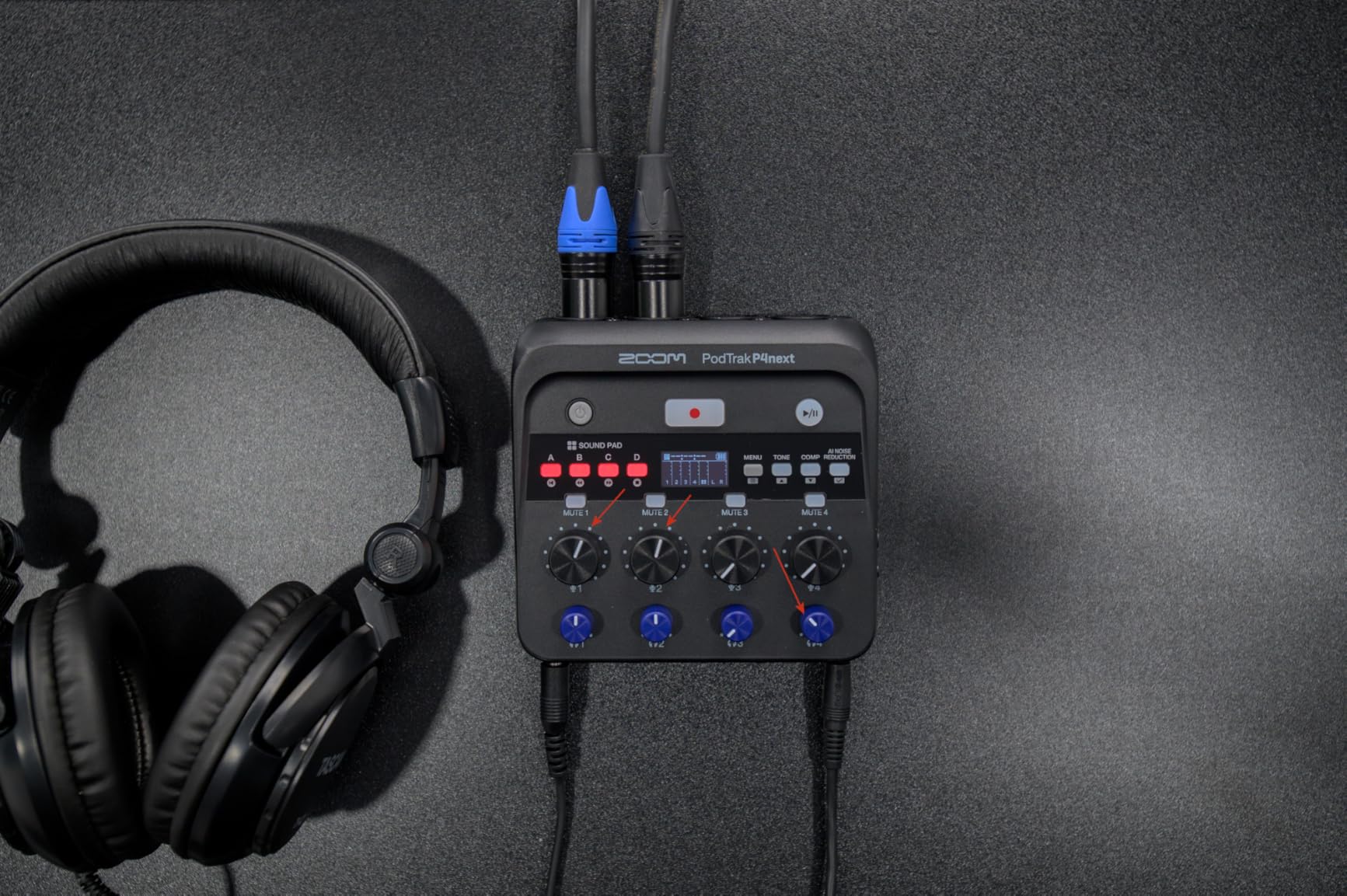 Zoom PodTrak P4next Podcast Recorder with 4 Inputs + AI Noise Reduction customer photo 1