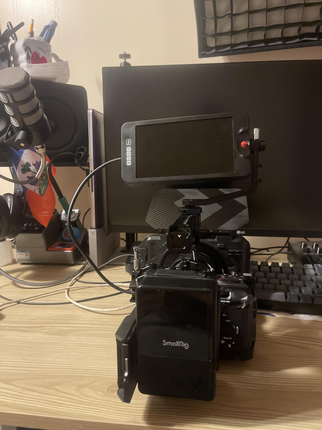 SmallRig Cage Kit for Sony FX3 / FX30 with Cage, V-Mount Battery Mount Plate, LCD Screen Protector, Top Handle, Cable Clamp for HDMI, NATO Rail - 5823 customer photo 2