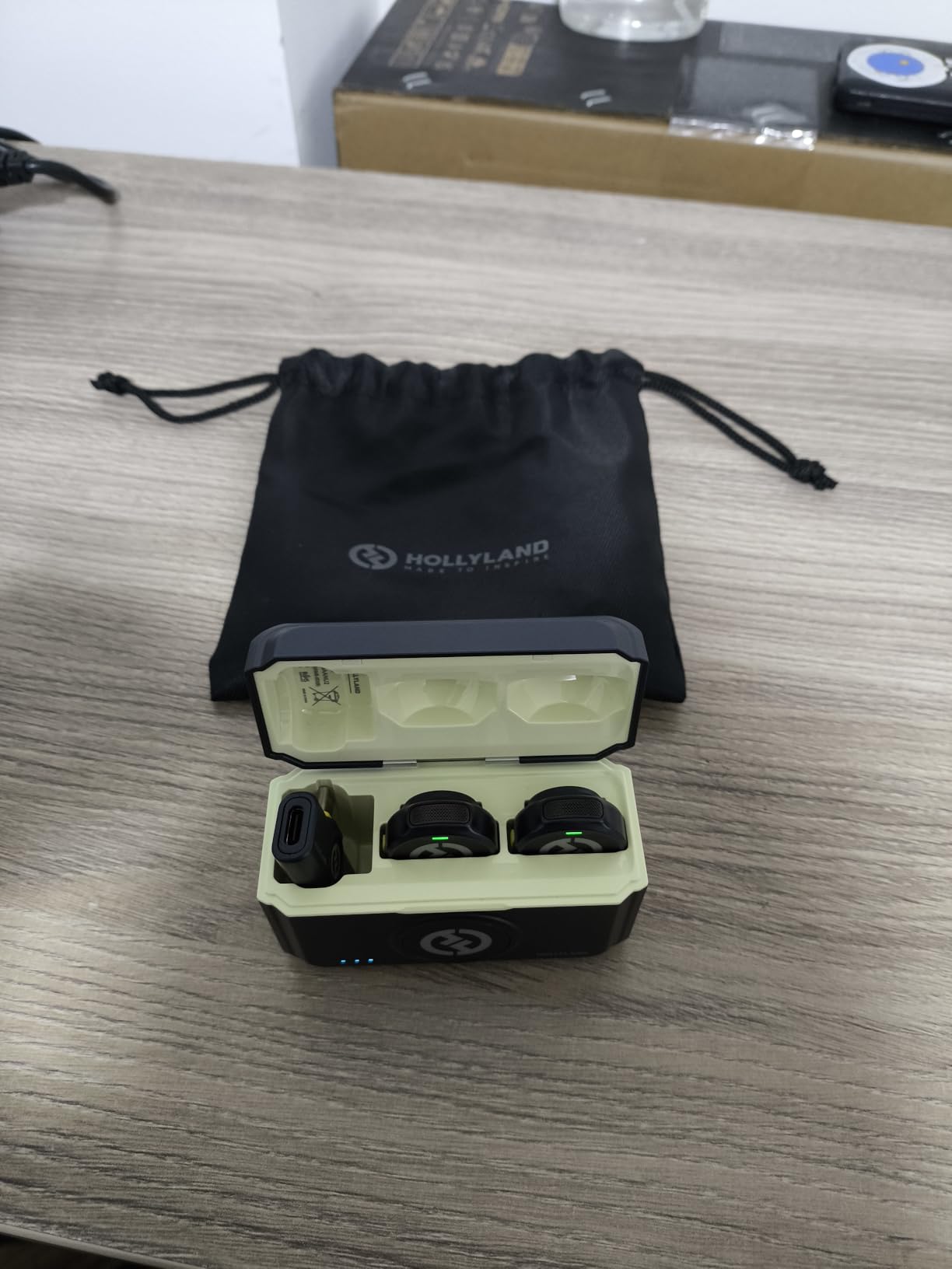 Hollyland Lark M2 Wireless Microphone for iPhone/Camera/Android/PC, 48kHz/24-bit High Fidelity Audio, 300m Range, Noise Cancelling, 40h Use, YouTube, Vlog, Streaming (Black, with Camera RX + USB-C RX) customer photo 2