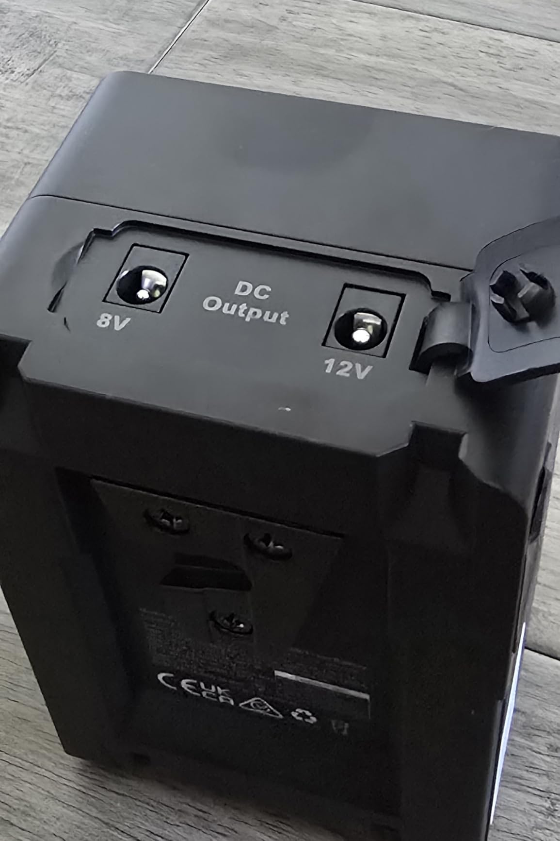 Neewer Mini V Mount Battery 6800mAh 99Wh, Two Way 100W USB C PD 3.0 Fast Charging, 2.5h Fully Charged, 6 Ports/OLED for Video Camera Camcorder Compatible with SmallRig BMPCC 4k 6k, PS099F Black customer photo 1