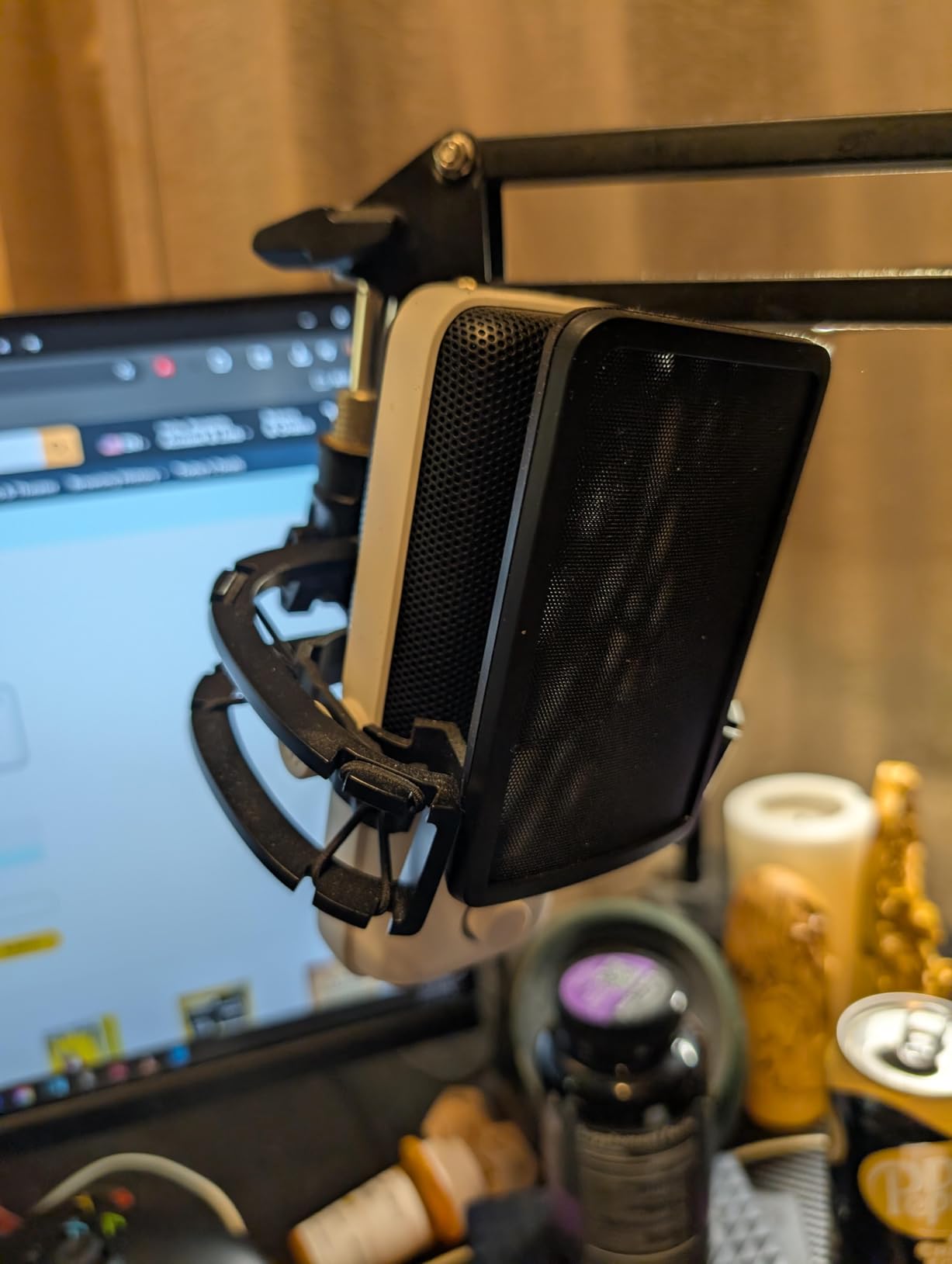 Elgato Wave:3 MK.2 USB Condenser Microphone, DSP Effects | ClipGuard 2.0 protection, Auto Gain calibration, Onboard voice enhancer, compressor, EQ, Multifunction dial, USB-C customer photo 2