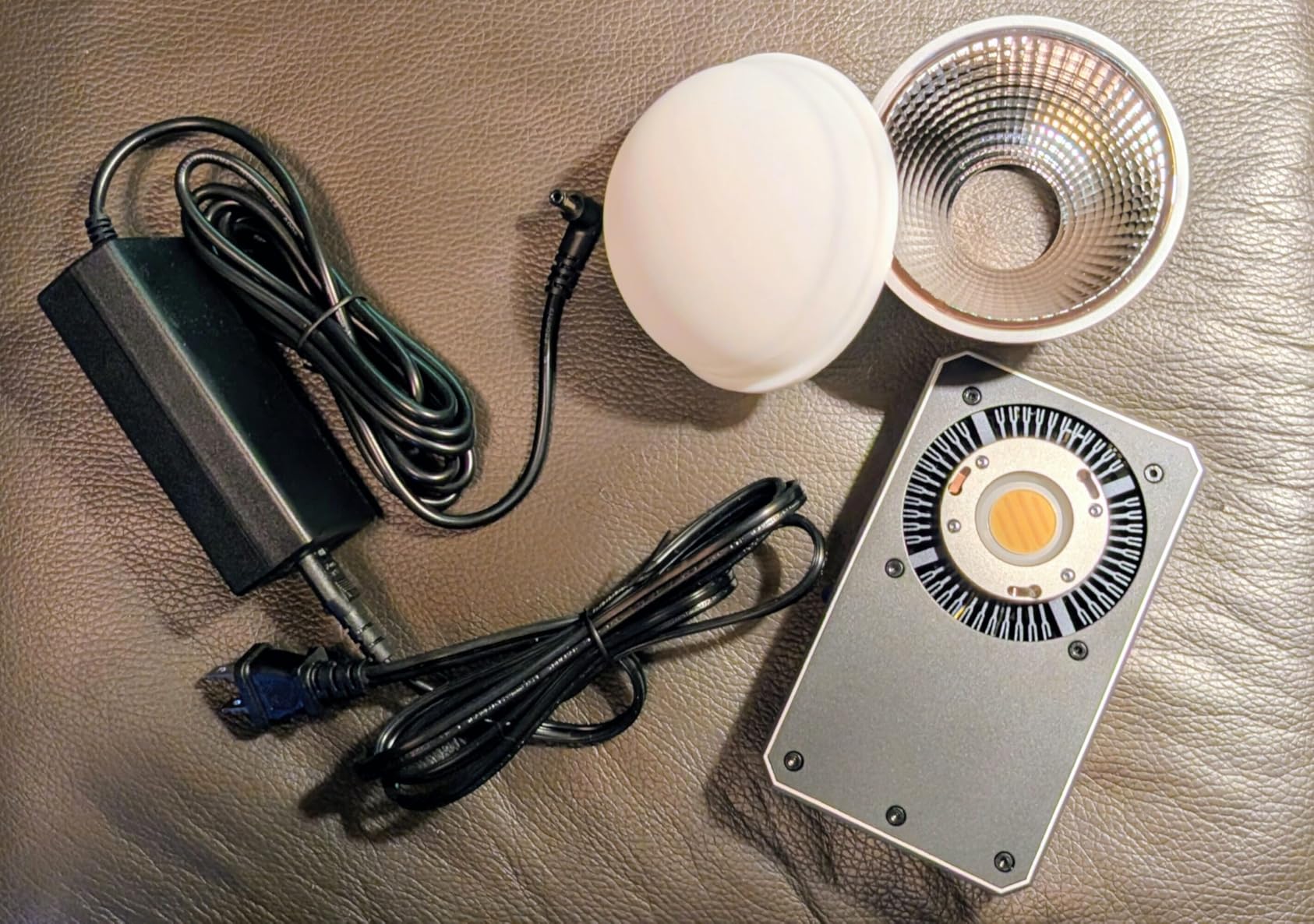 NEEWER 100W Ultra Compact LED Video Light APP/Panel Control, Pocket Size Bi Color COB Continuous Output Lighting with 4 Dimming Curves/2700K-6500K/CRI96+ for Studio Photography Recording, FS100B customer photo 1