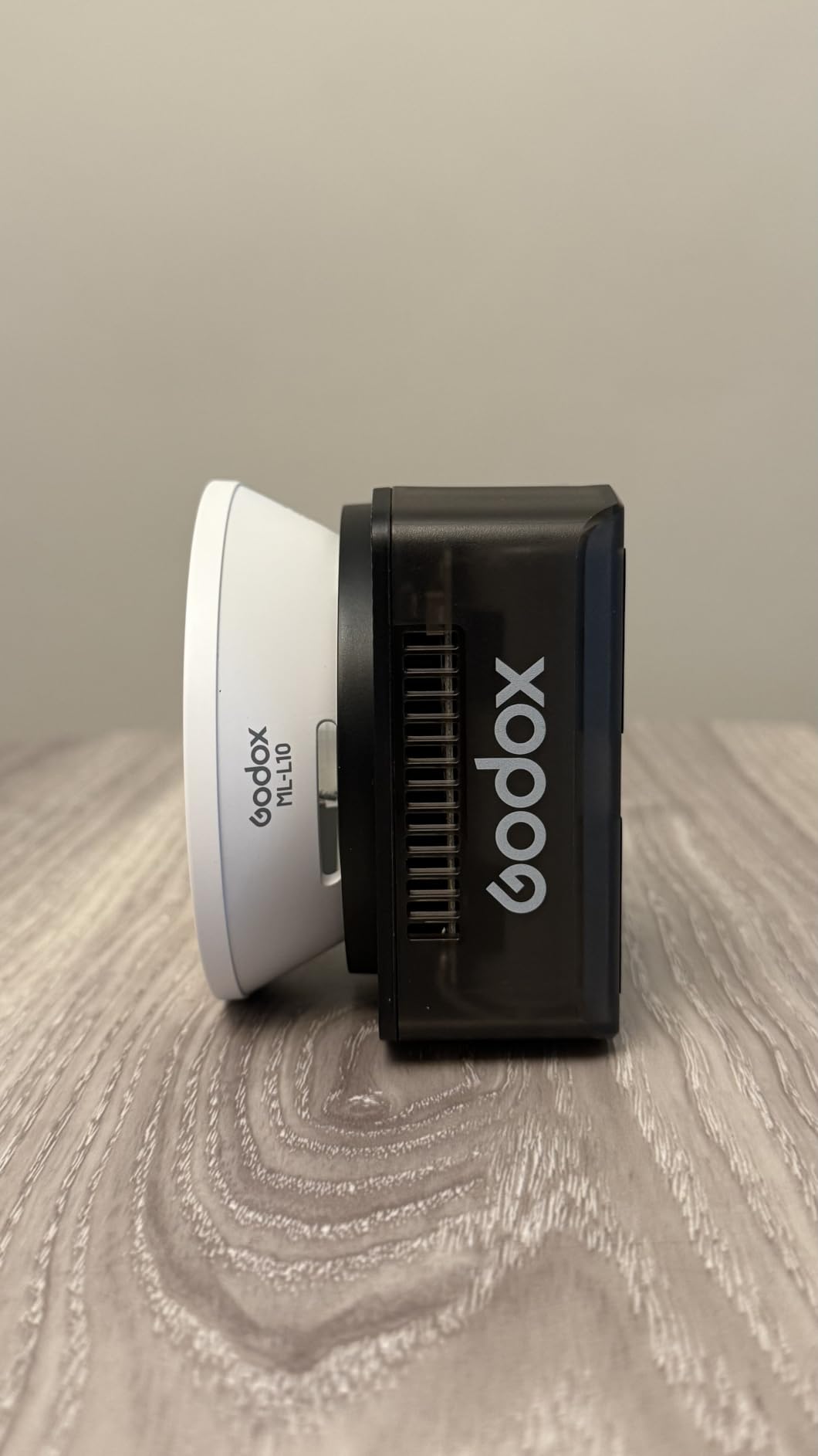 Godox ML40Bi Bi-Color LED Video Light, Portable COB Photography Light with Built-in Battery, 2800K-6500K, 28,000 Lux with ML-L10 Reflector, CRI/TLCI 96, 11 FX Effects, USB-C Charging, App/NFC Control customer photo 2
