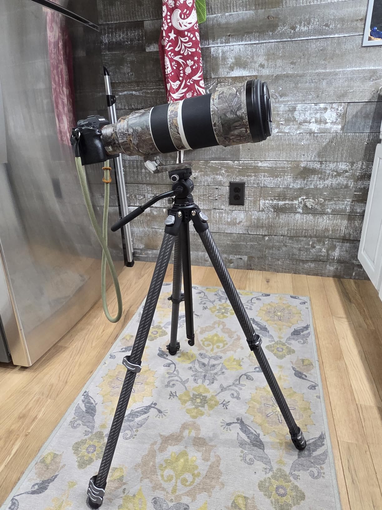 SmallRig Portable Travel Video Tripod, Carbon Fiber Compact Tripod for Outdoor Photography, 5kg Load, Fluid Head with 360° Pan and -70° to 90° Tilt, 180° Reversible Center Column customer photo 1