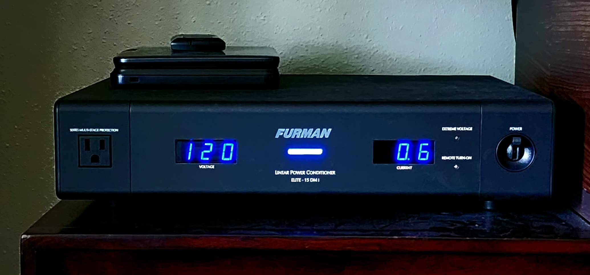 Furman Elite-15 DM i 15A Power Conditioner w/Digital Volt/Current Meters | 15A conditioner, 13 outlets, LED volt/ammeter, LiFT filtering, SMP surge, EVS shutdown customer photo 2