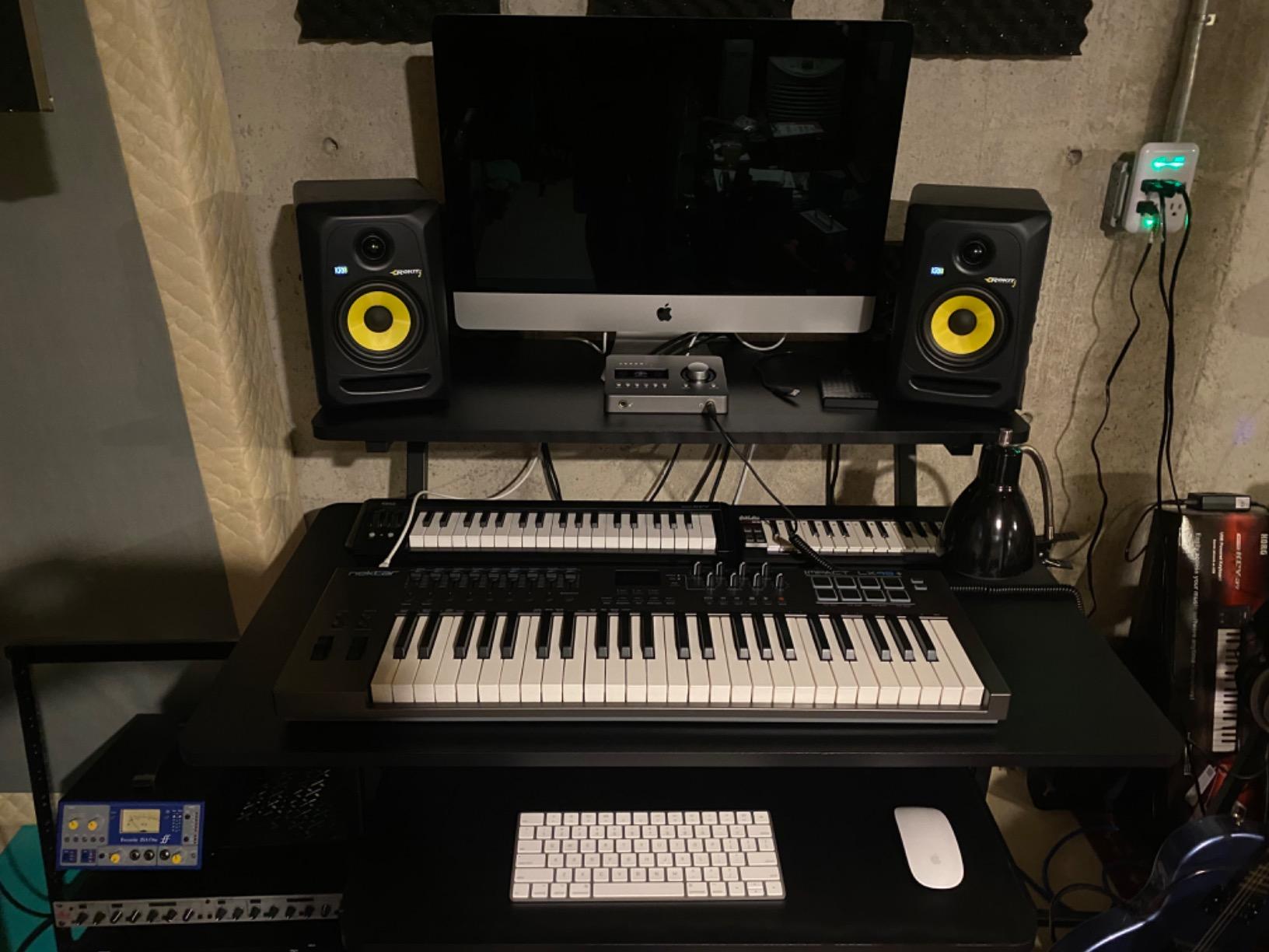 On-Stage On-Stage WS7500 Series Wood Studio Workstation - Rosewood customer photo 1