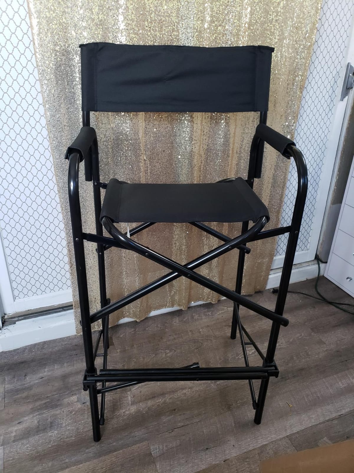 E-Z UP Tall Directors Chair, Seat 31” High, Padded Armrests and Storage Bag, Black customer photo 1