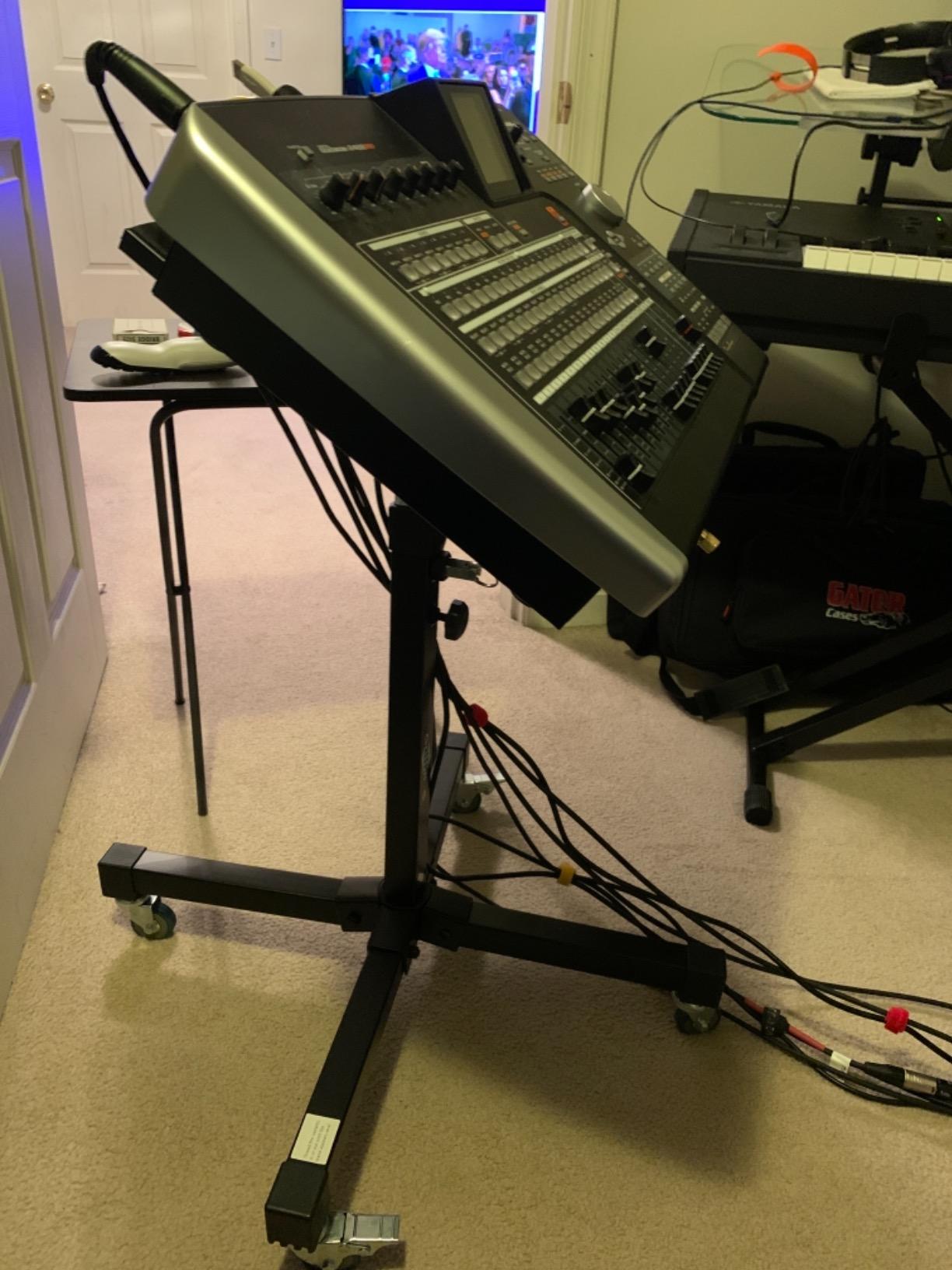 Griffin Rolling Studio Mixer Stand DJ Cart (MobileTILT Series) – Standing Rack On Casters with Adjustable Height – Portable Mount Turntable Holder For Digital Drum Machine, Mixing Audio Music Gear customer photo 2