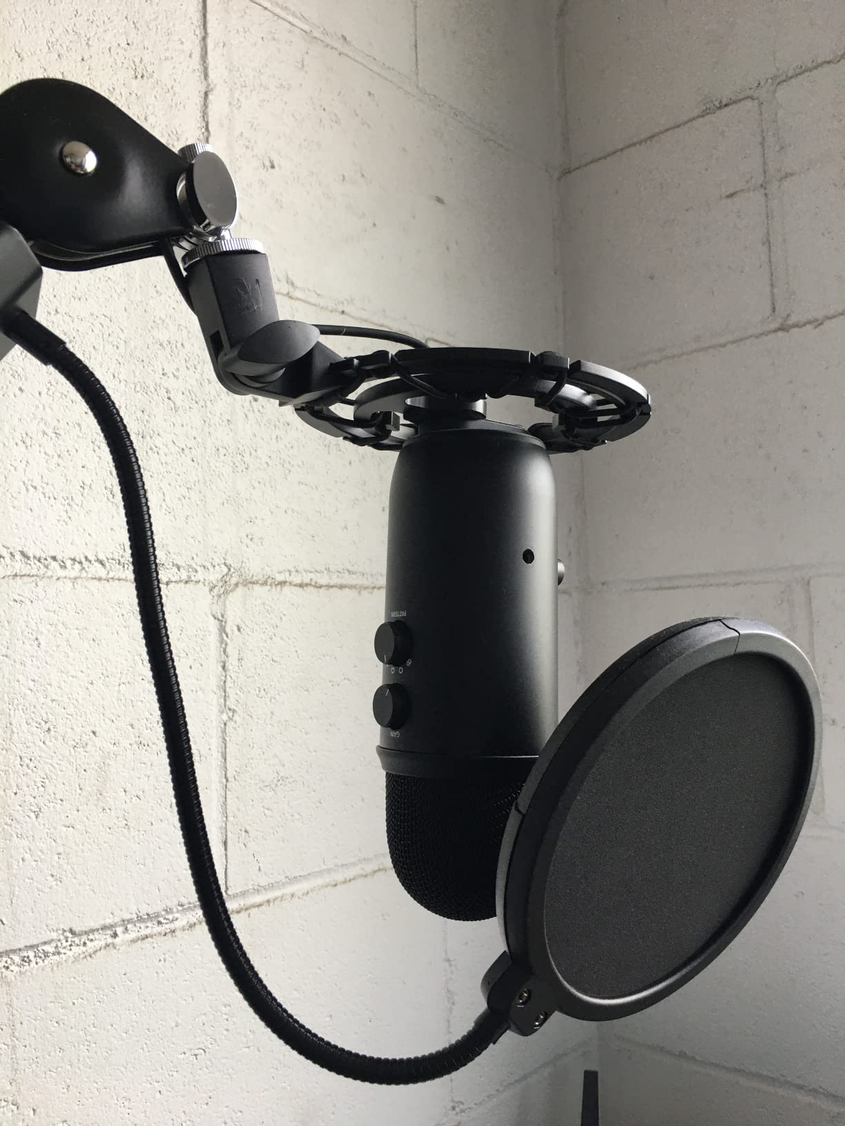NEEWER Professional Microphone Pop Filter Shield customer photo 1