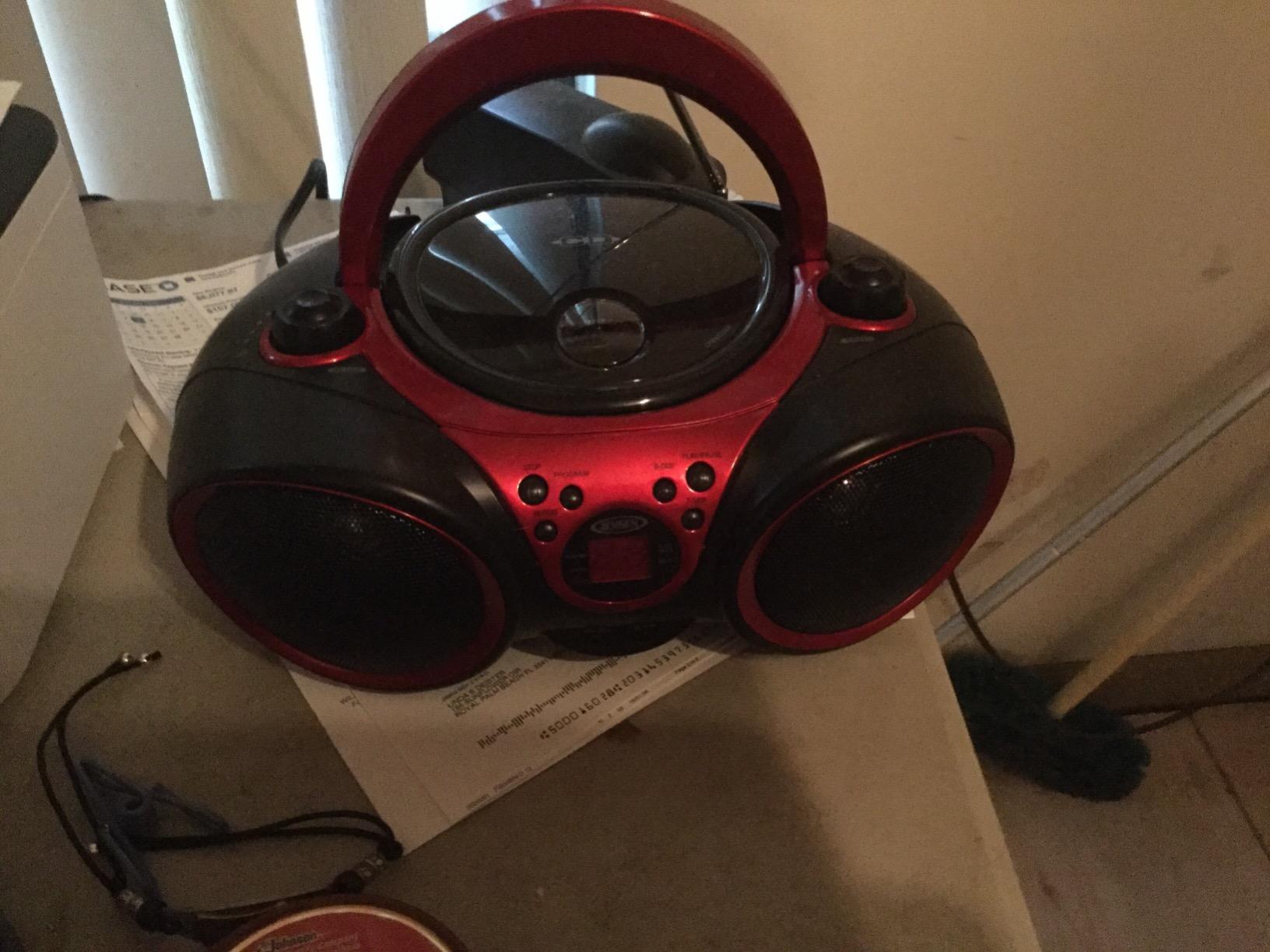 JENSEN CD-490 Portable Stereo CD Player with AM/FM Radio and Aux Line-in, Red and Black customer photo 2