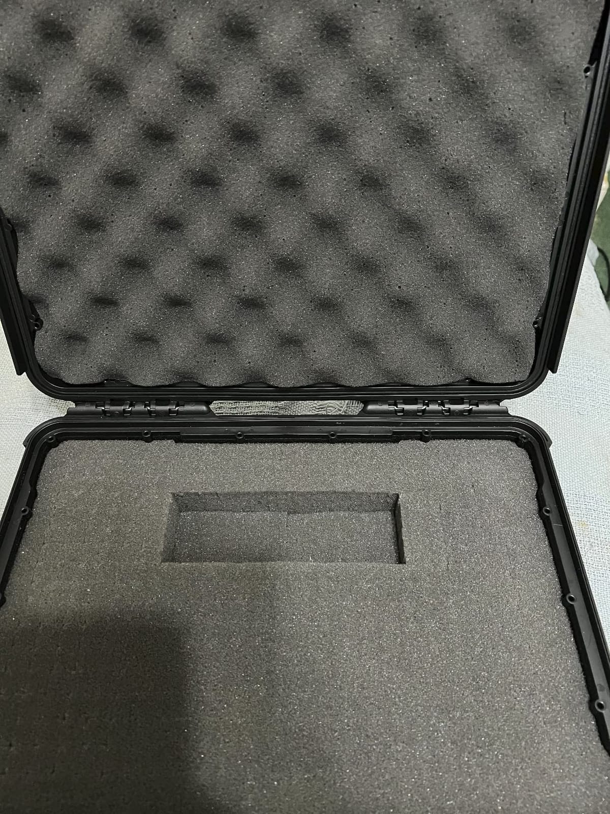 NANUK 910 Hard Case with Customizable Cubed Foam, IP67 Waterproof, Dustproof and Impact Resistant, 14.3” x 11.1” x 4.7”, Rugged Construction for Ultimate Protection, Made in Canada – Black customer photo 2