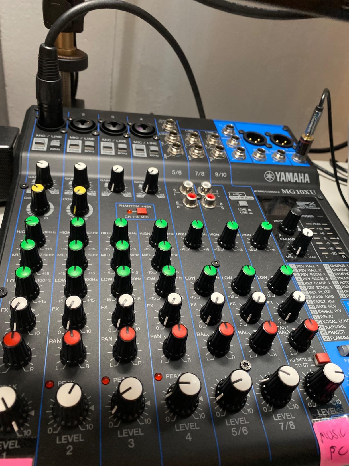 YAMAHA MG10XU 10-Input Stereo Mixer with Effects customer photo 1