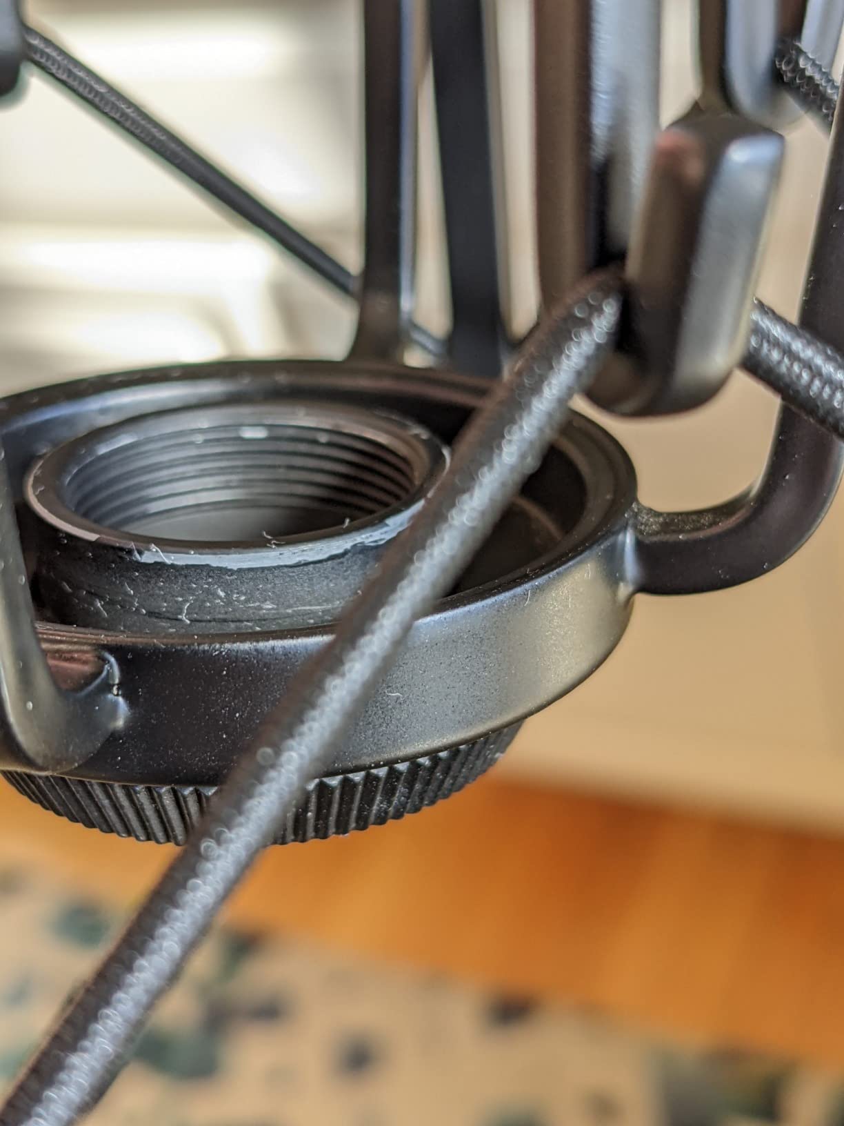 LyxPro MKS1-B Condenser Microphone Shock Mount, Anti-Vibration, Black customer photo 1