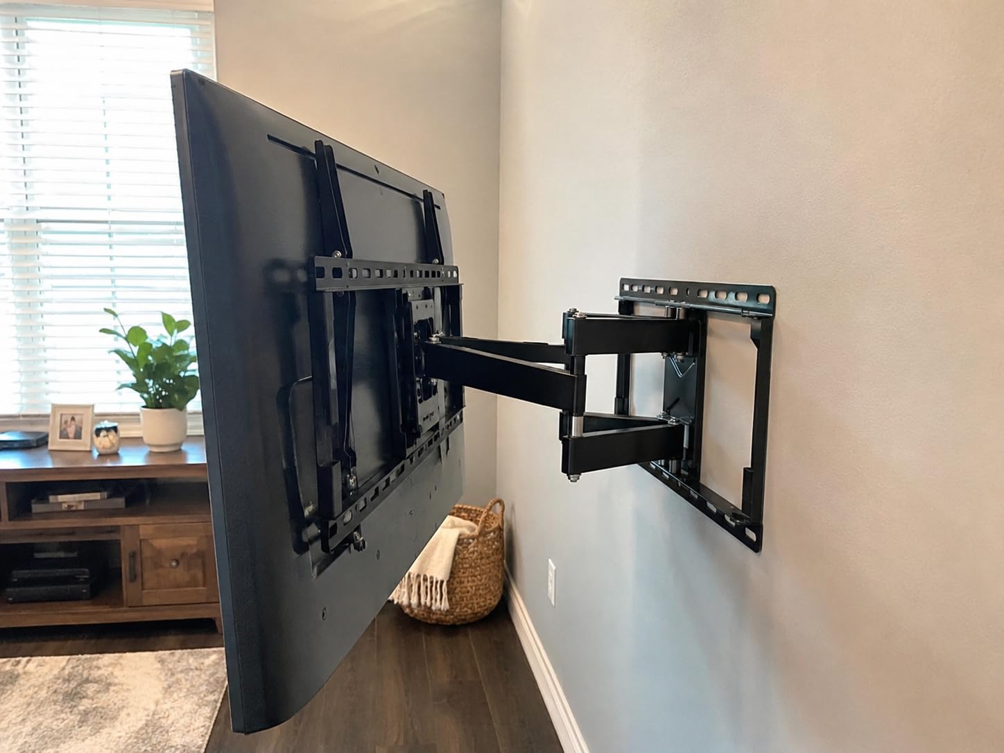Mounting Dream Full Motion TV Wall Mount for 32-70 Inch TVs up to 110lbs customer photo 1
