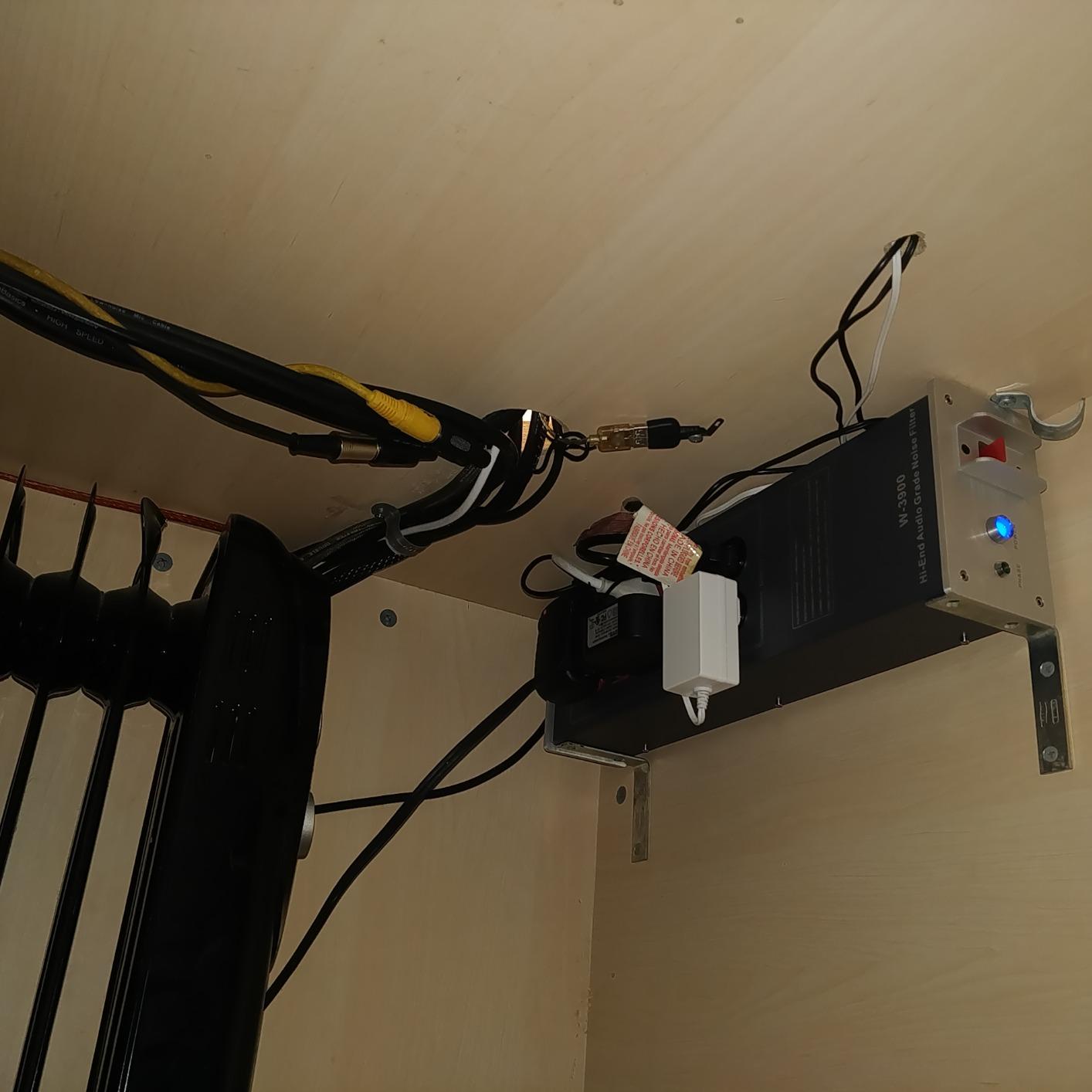 AC Power Filter Power Conditioner - WAudio AC Power Purifier with Surge Protector, Grey customer photo 2