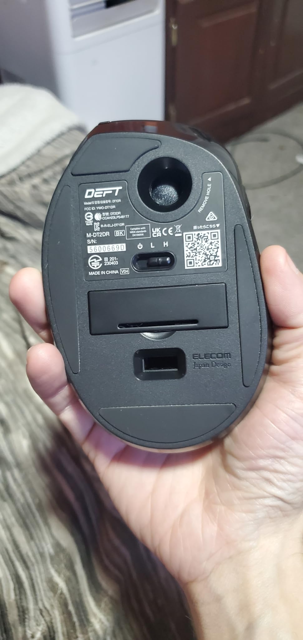 ELECOM Deft Trackball Mouse Wireless, Ergonomic M-DT2DRBK customer photo 2