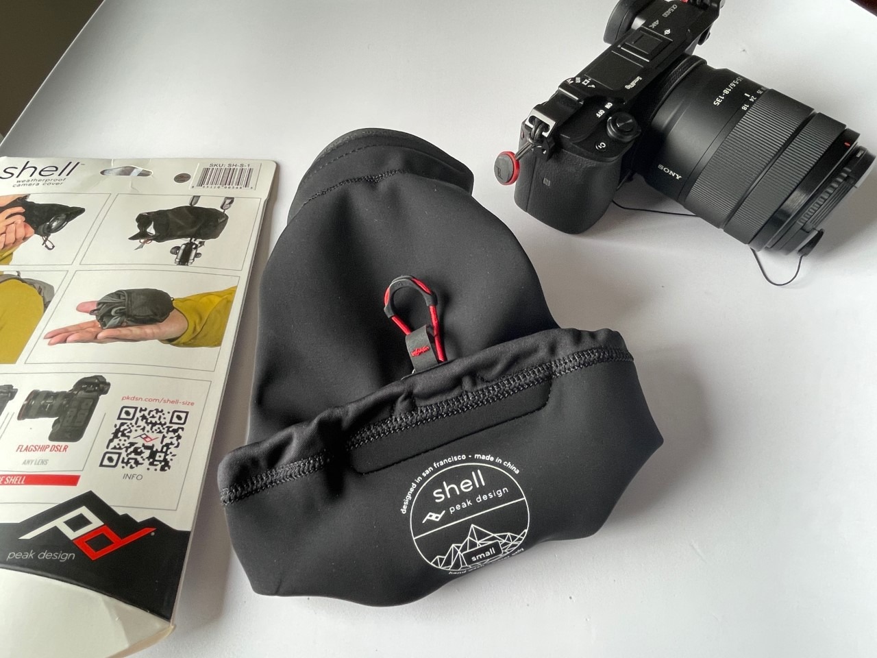 Peak Design Shell Camera Rain Cover, Medium, Weatherproof Rain Cover for DSLR Camera, Stretchy Neoprene Fabric, Waterproof Membrane, Works with Capture Clip and Peak Design Straps, Protects from Dust customer photo 2