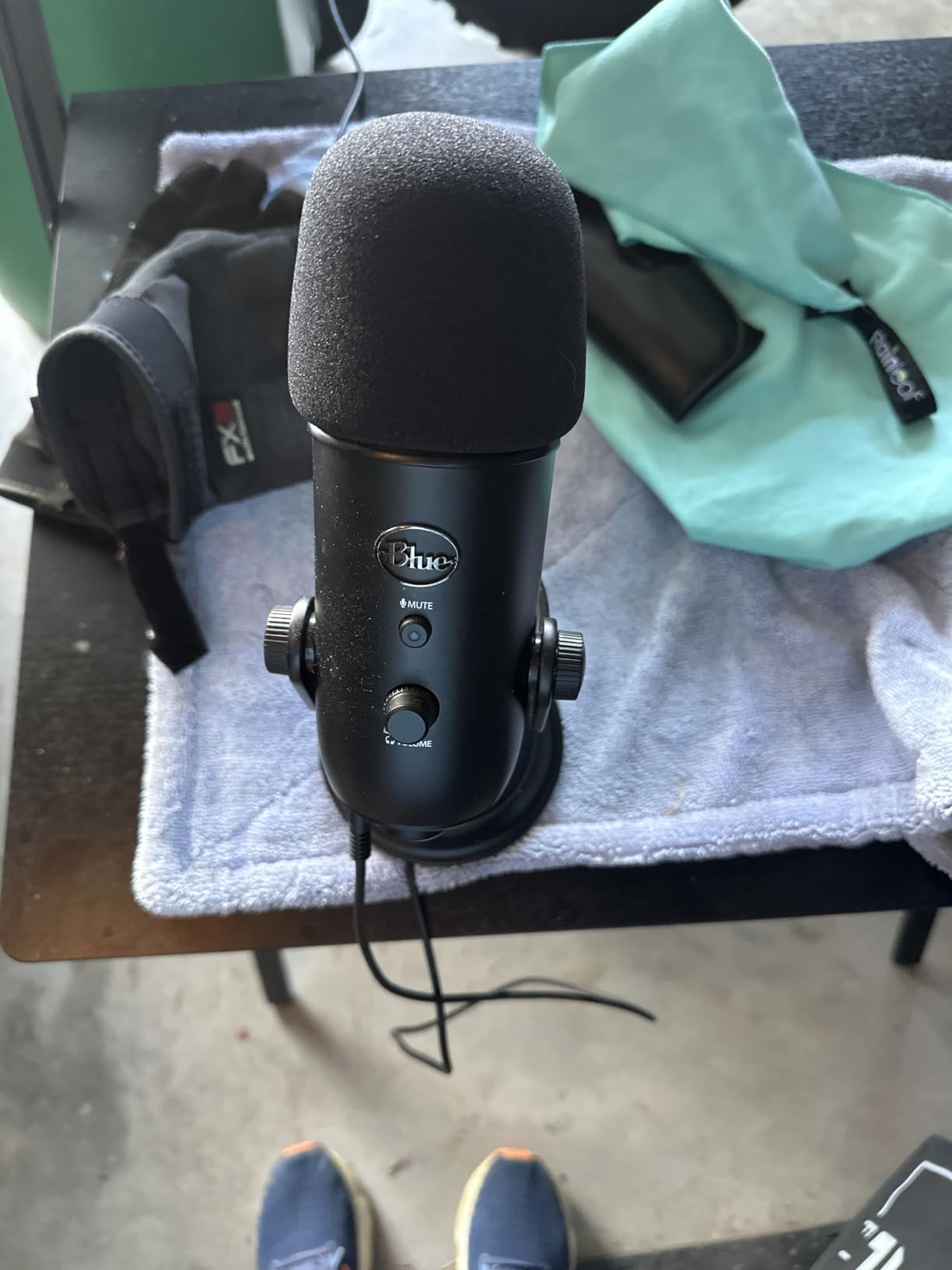 Logitech Creators Blue Yeti USB Microphone for PC, Mac, Gaming, Streaming, Podcasting, Studio and Computer Condenser Mic with Blue VO!CE Effects, 4 Pickup Patterns, Plug and Play - Midnight Blue | Mac, Gaming, Streaming, Podcasting, Studio and Computer Condenser Mic, VO!CE Effects, 4 Pickup Patterns, Plug and Play customer photo 1