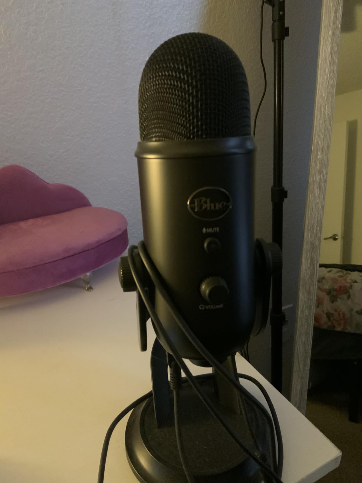 Logitech Creators Blue Yeti USB Microphone for PC, Mac, Gaming, Streaming, Podcasting, Studio and Computer Condenser Mic with Blue VO!CE Effects, 4 Pickup Patterns, Plug and Play - Midnight Blue | Mac, Gaming, Streaming, Podcasting, Studio and Computer Condenser Mic, VO!CE Effects, 4 Pickup Patterns, Plug and Play customer photo 2