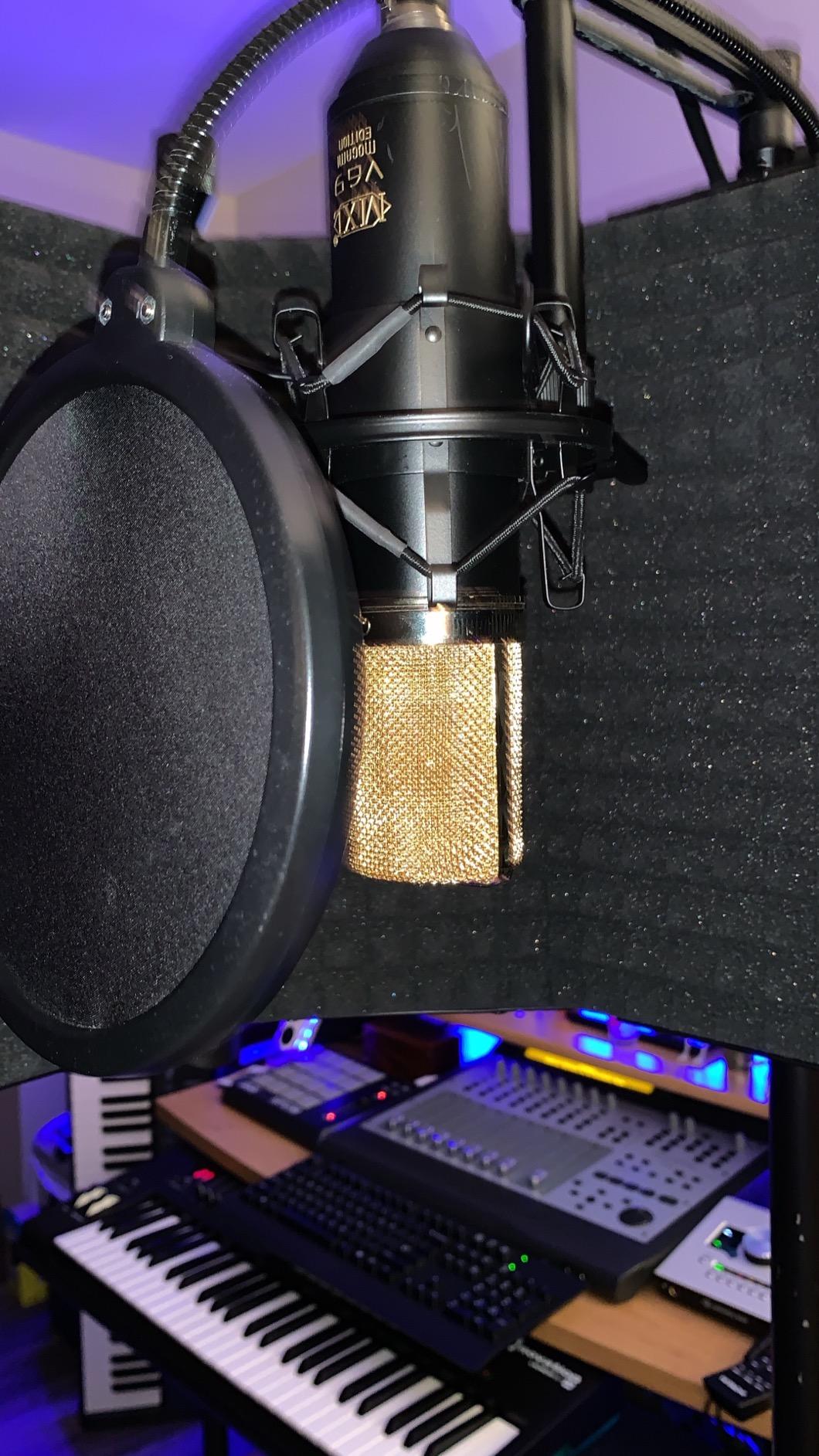Microphone Shock Mount with Pop Filter, Mic Anti-Vibration Suspension Shock Mount Holder Clip for Diameter 46mm-51mm Microphone customer photo 1