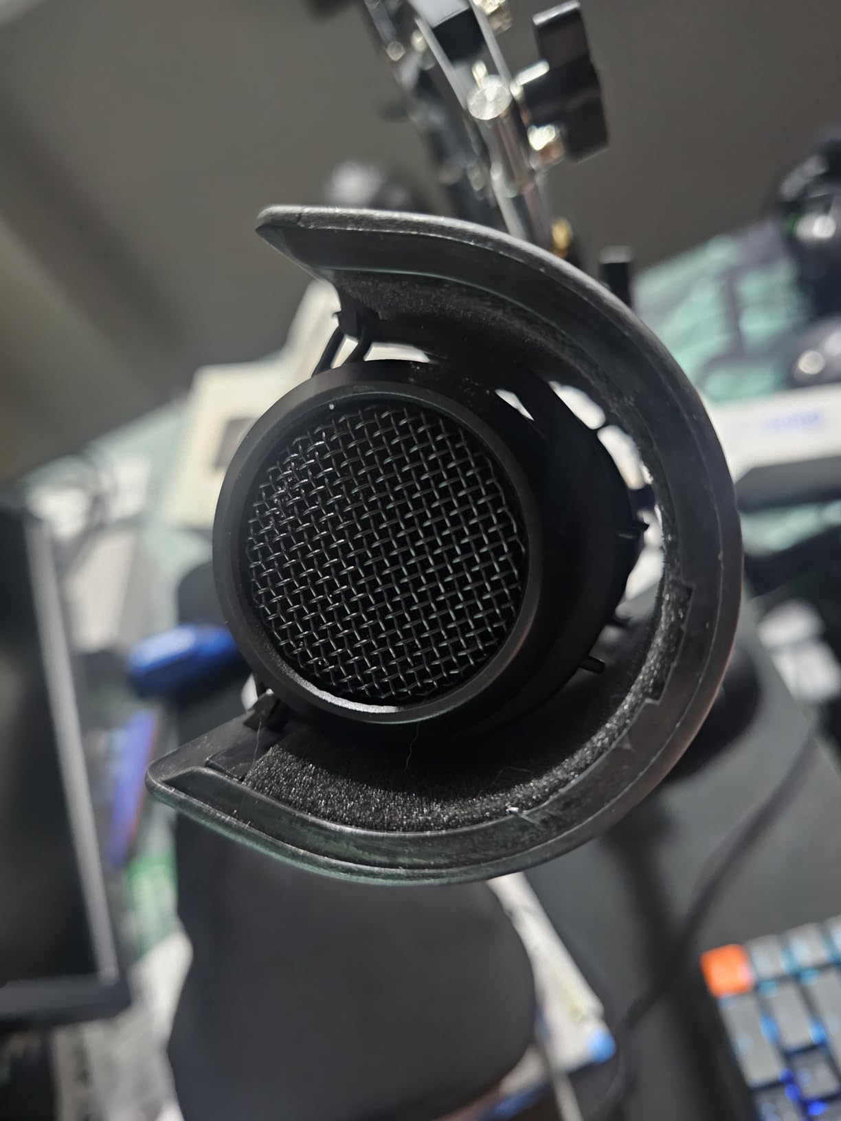 Microphone Shock Mount with Pop Filter, Mic Anti-Vibration Suspension Shock Mount Holder Clip for Diameter 46mm-51mm Microphone customer photo 2