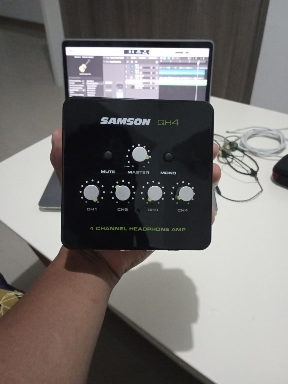 Samson QH4 4-Channel Headphone Amplifier customer photo 2