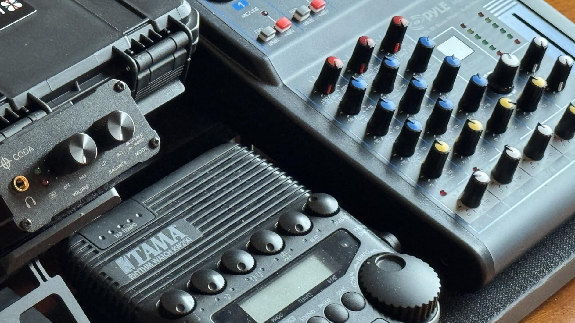 Pyle Professional 6 Channel Audio Mixer with Bluetooth - DJ Sound Board - USB Computer Input - Built-in MP3 Player - 48V Phantom Power - 3 Band EQ - 16-Bit DSP FX - Band, Studio Ready - PMXU63BT customer photo 2