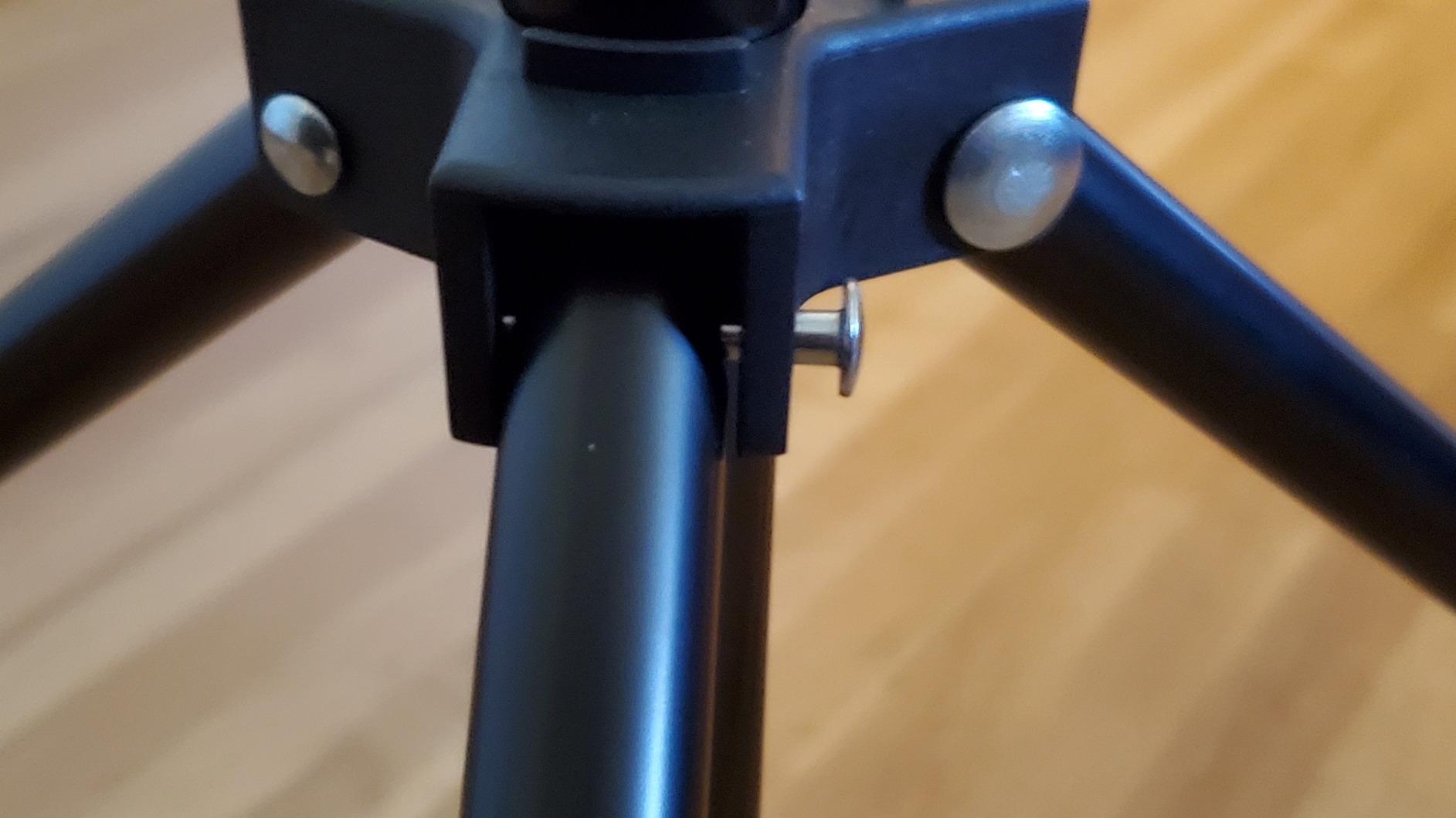 Neewer Photography Light Stand, 3-6.6ft/92-200cm Adjustable Sturdy Tripod Stand for Reflectors, Softboxes, Lights, Umbrellas, Load Capacity: 17.6lb/8kg customer photo 2