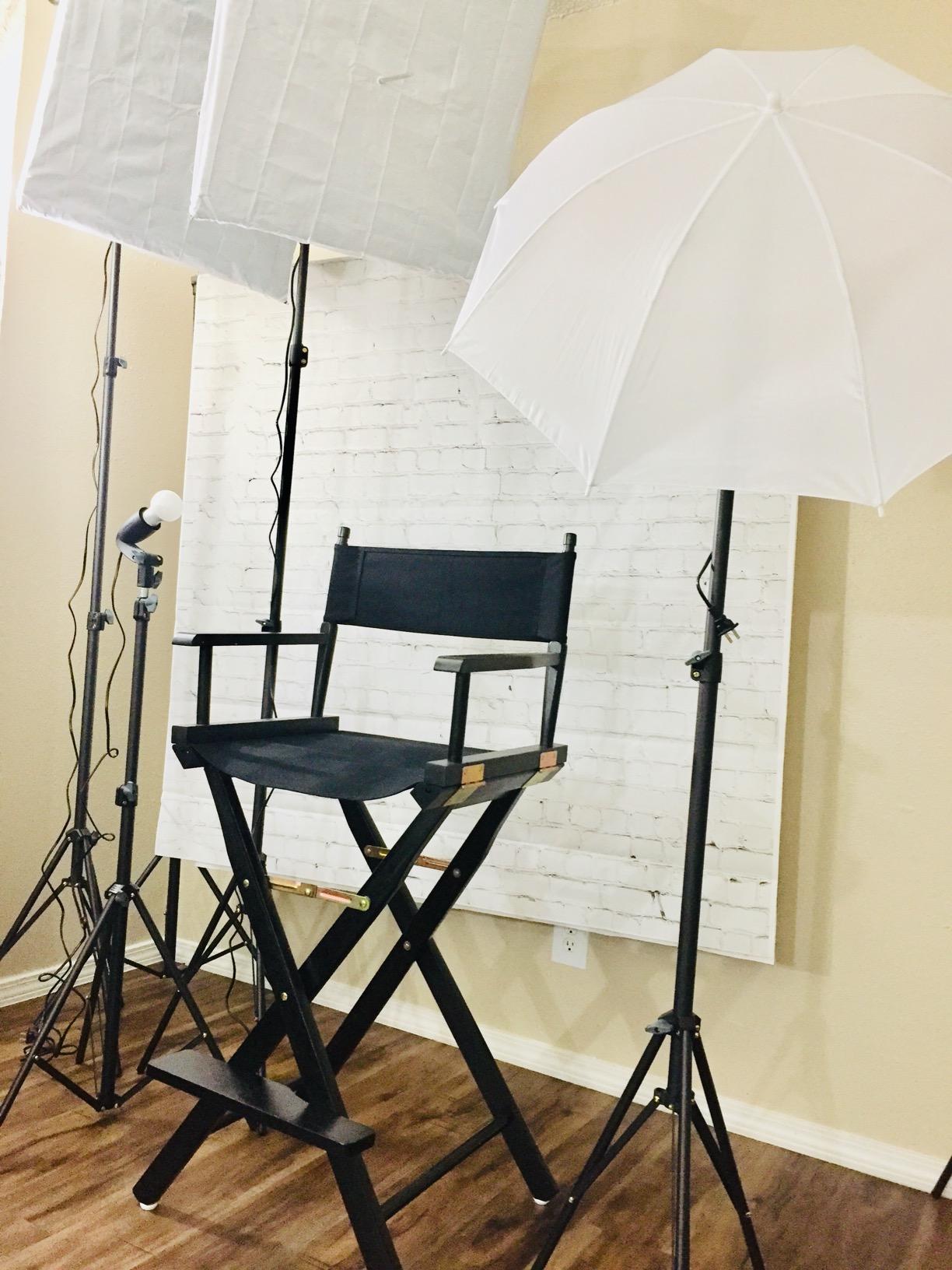LINCO Lincostore Photo Video Studio Light Kit AM174 - Including 3 Color 5x10ft Backdrops (Black/White/Green) Background Screen customer photo 1