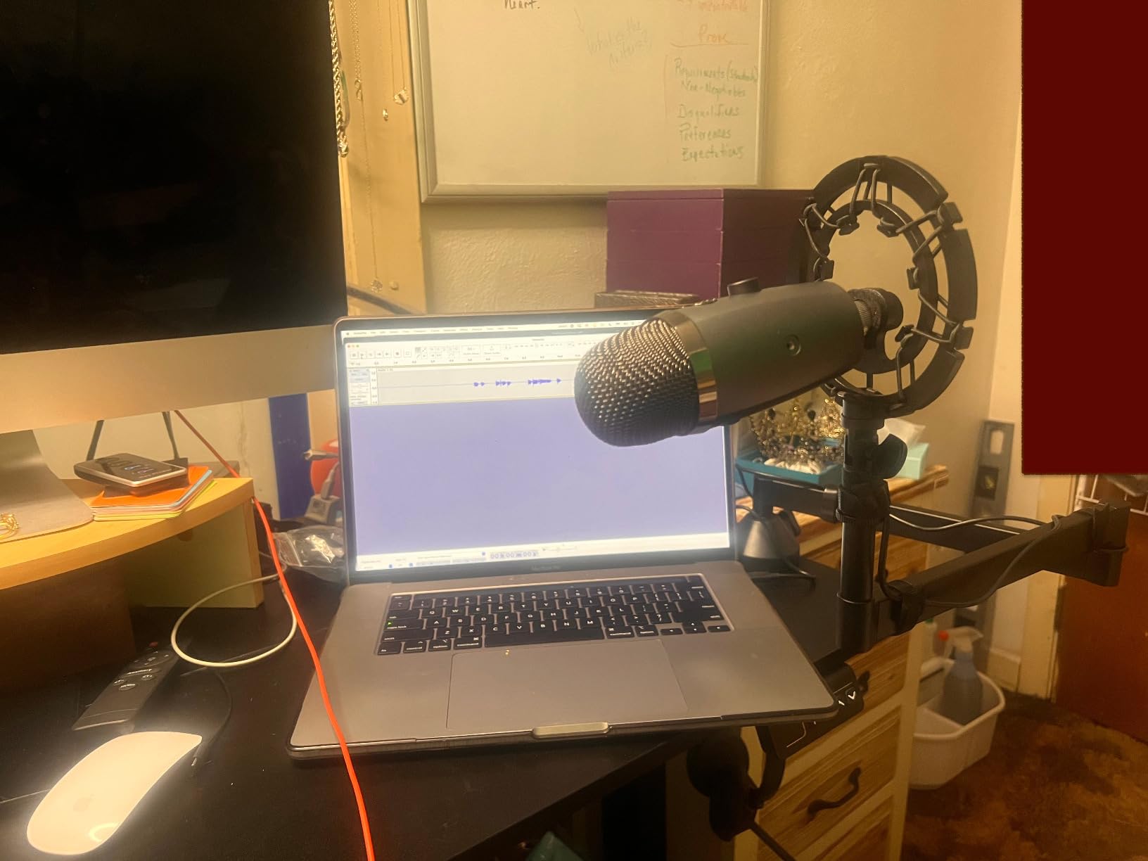 Pro Microphone Shock Mount - Mic Holder Compatible w/Blue Yeti, Snowball & Pro Microphones customer photo 2