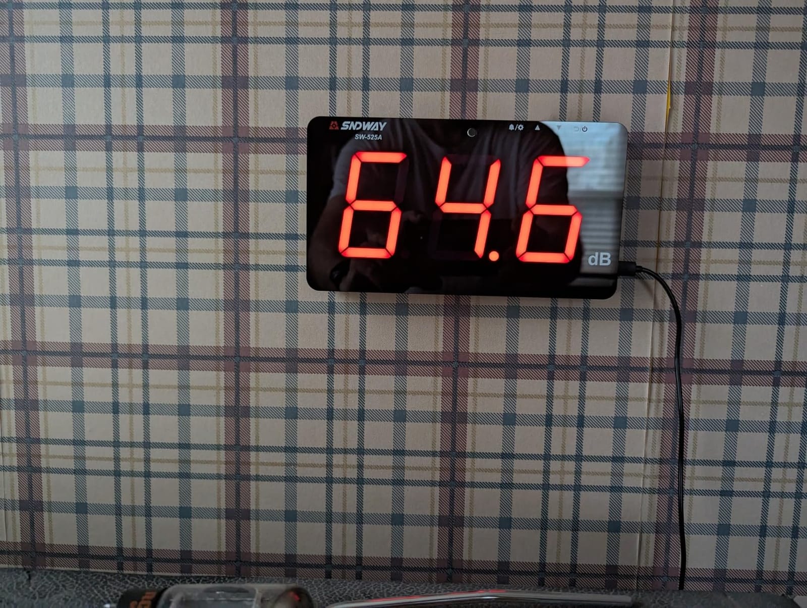 SW-525A Sound Level Meter Tester 30-130db Large Screen Red LCD Display Wall Hanging Type Decibel Noise Measuring with Alarm (Sound Level Meter) customer photo 1