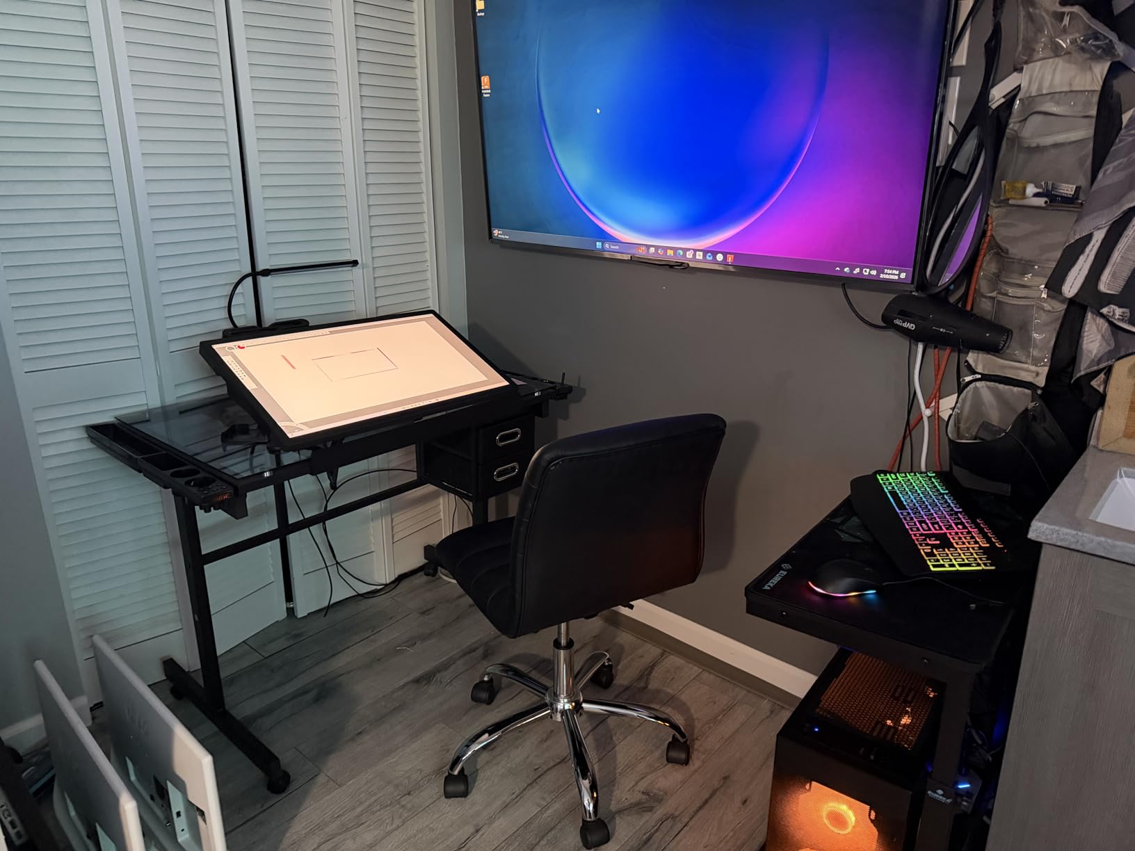 Wacom Cintiq Pro 24, Drawing Tablet with 4K Touchscreen & ProPen 2 customer photo 1