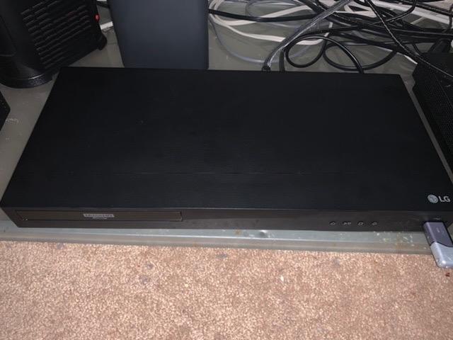LG UBK90 4K Ultra-HD Blu-ray Player with Dolby Vision (2018) customer photo 1
