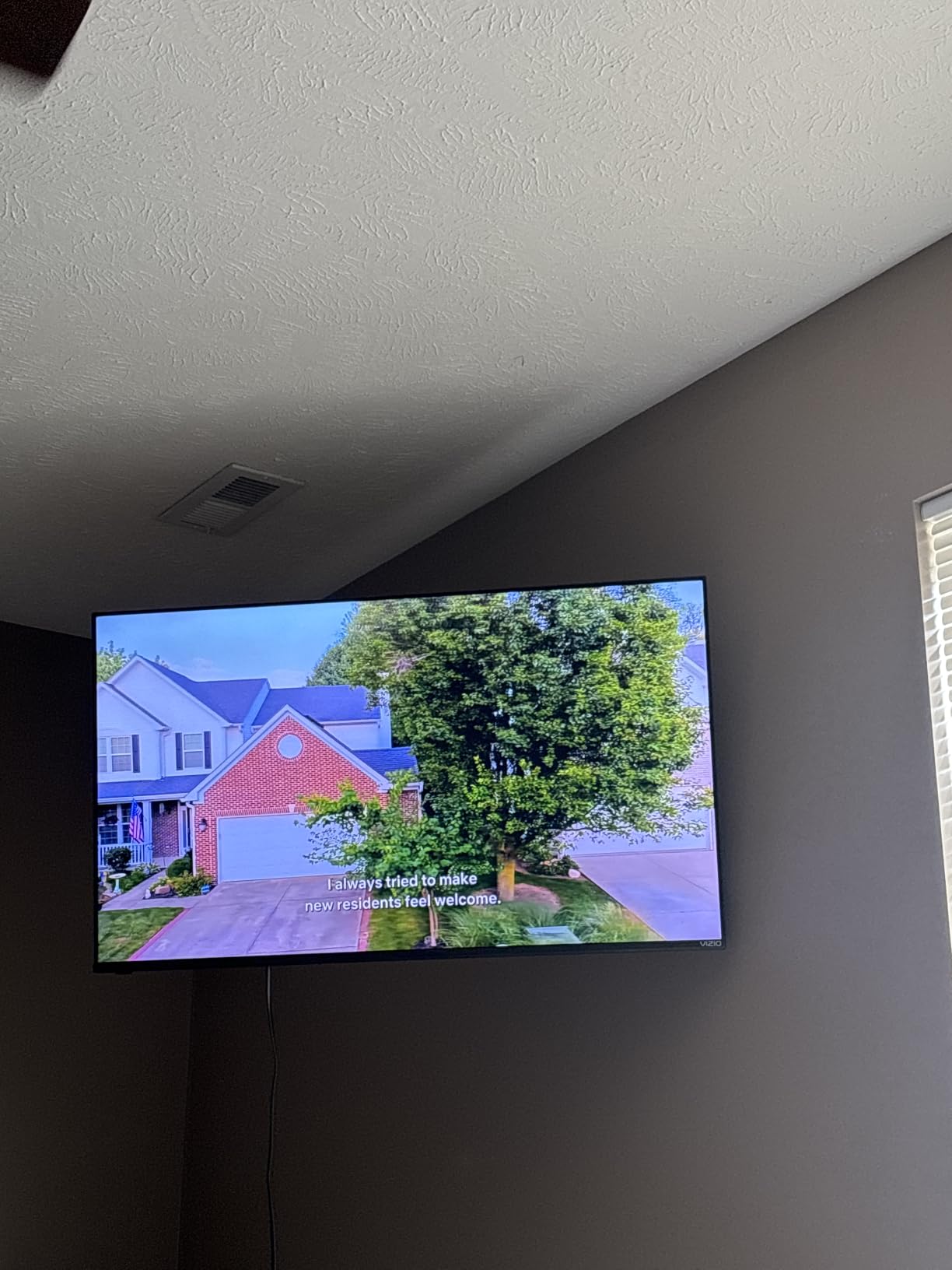 USX MOUNT UL Listed Full Motion TV Mount, Swivel Articulating Tilt TV Wall Mount for 26-65 Inch LED, 4K, Wall Mount Bracket with VESA 400x400mm Up to 77lbs, Perfect Center Design -XMM006-1 customer photo 2