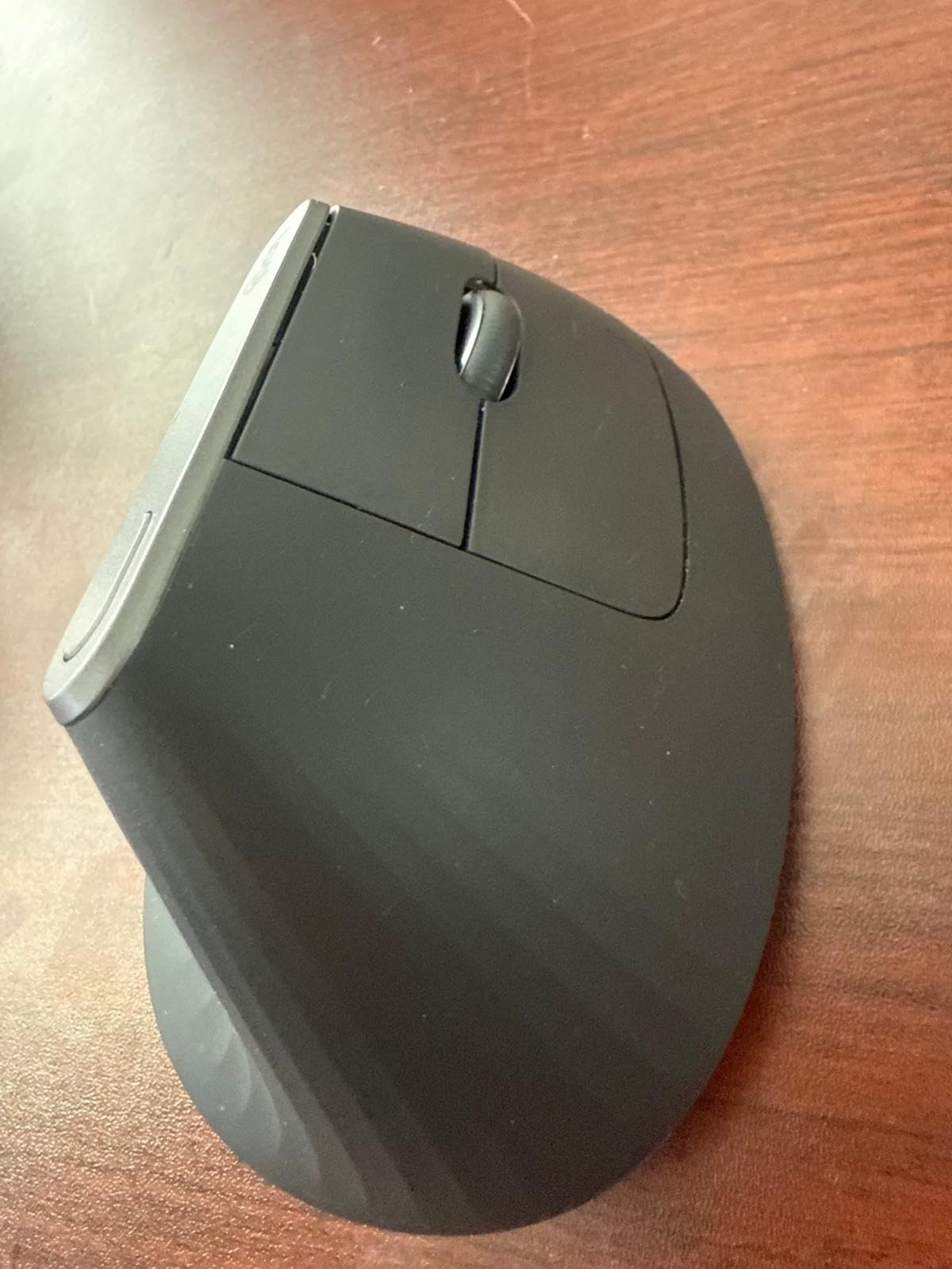 Logitech MX Vertical Wireless Mouse Ergonomic Design - Graphite customer photo 1