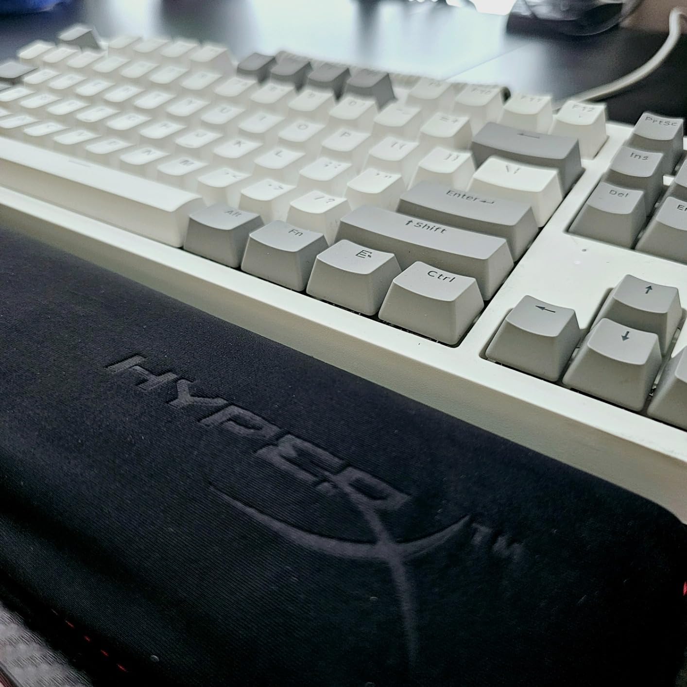 HyperX Wrist Rest - Full Sized - Cooling Gel - Memory Foam - Anti-Slip - Ergonomic - Keyboard Accessory, Black customer photo 1