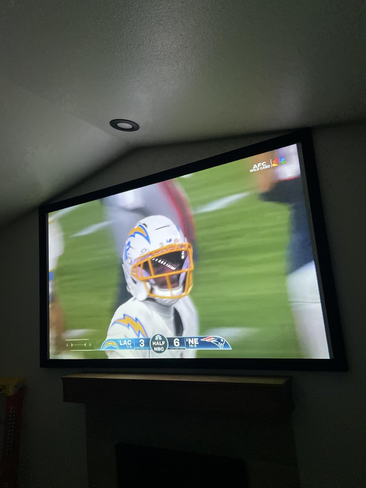 Akia Screens Fixed Frame Projector Screen 110-Inch, 16:9, Wall Mount, CINEWHITE UHD-B, 4K/8K Ready, Indoor Home Theater, AK-FF110WH2 customer photo 2