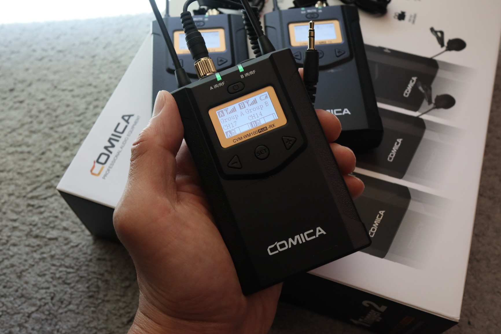 COMICA CVM-WM100PLUS UHF Wireless Lavalier Microphone for Camera Smartphone customer photo 2