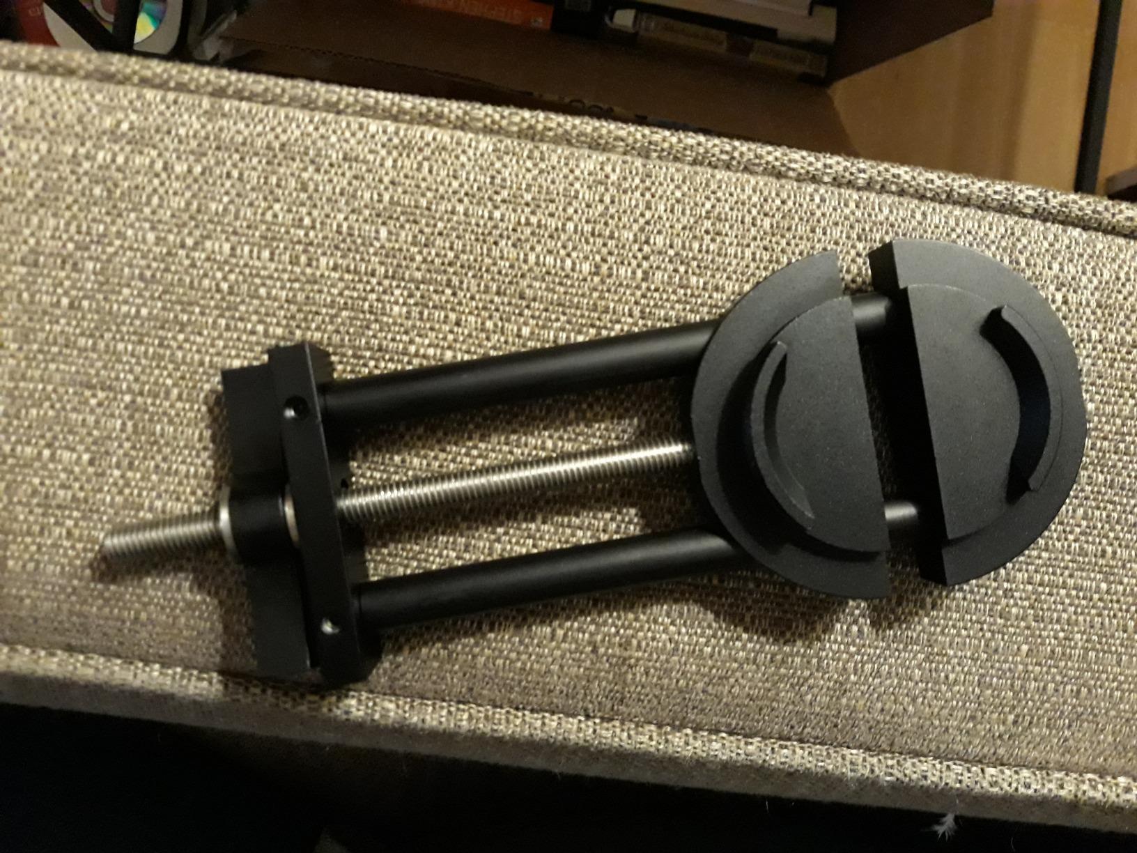 NEEWER Camera Lens Vise Repair Tool for Lens and Filter customer photo 2