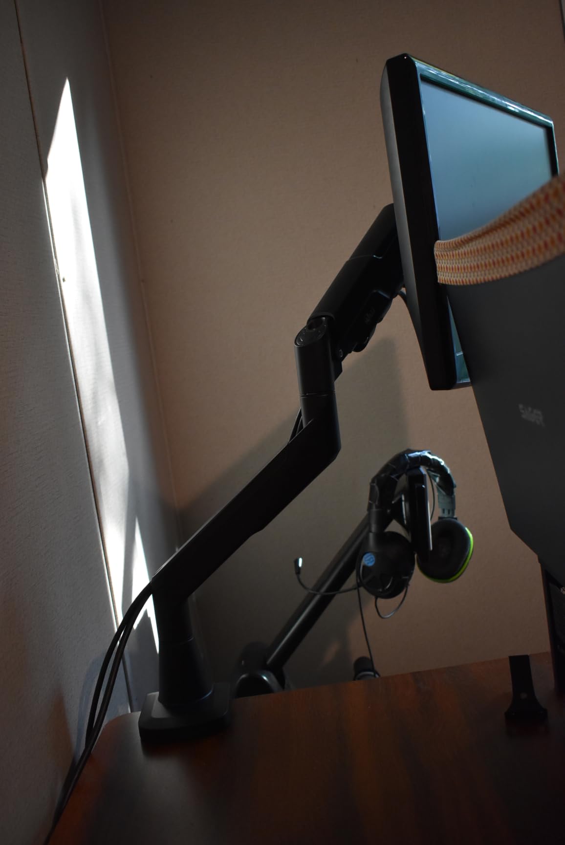 WALI Heavy Duty Monitor Arm for 13-49 inch 1000R Curved Screen, up to 44lbs customer photo 2