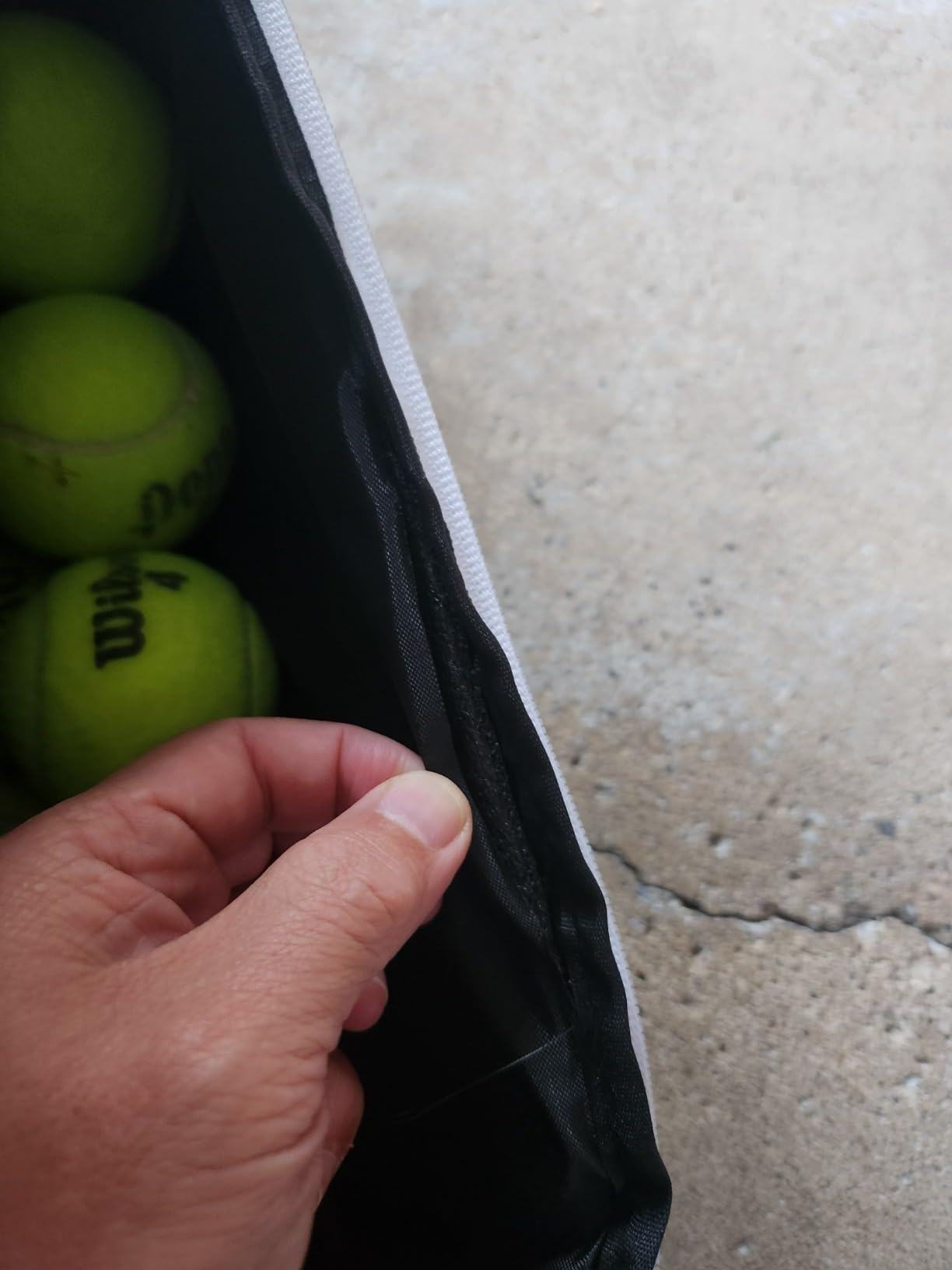 Athletico 6 Racquet Tennis Bag | Padded to Protect Rackets & Lightweight | Professional or Beginner Tennis Players | Unisex Design for Men, Women, Youth and Adults (Black) customer photo 1