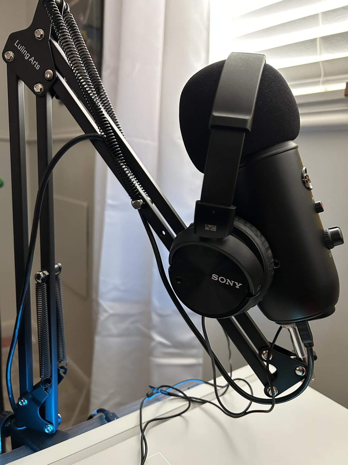 Microphone Stand for Blue Yeti, Quadcast Boom Arm Scissor Mic Stand with Windscreen and Double layered screen Pop Filter Heavy Duty Mic Boom Scissor Arm Stands, Broadcasting and Recording.Game customer photo 2