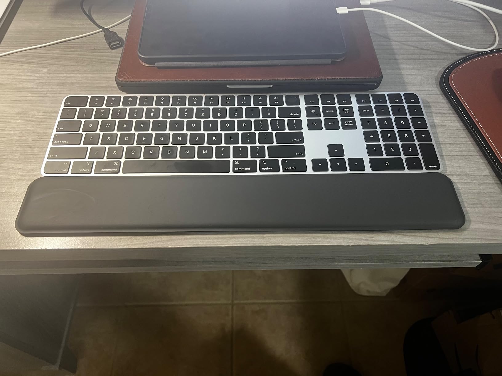 Logitech Palm Rest MX Keys Premium - Black customer photo 1