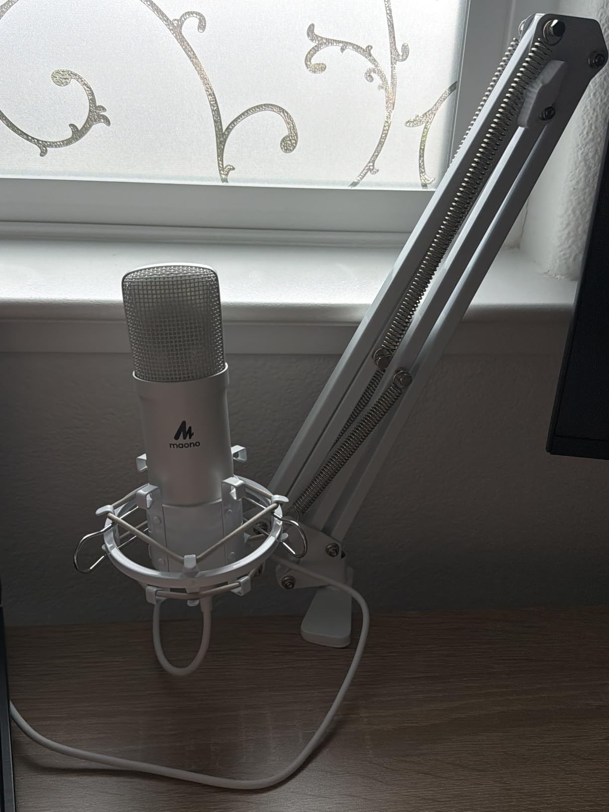 MAONO AU-A04H USB Microphone Kit with Headphones for PC, Podcast & Gaming customer photo 2