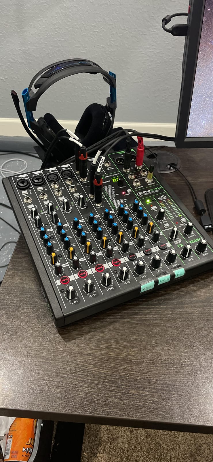 Mackie ProFX10v3 10-Channel Mixer, USB Recording, GigFX Effects customer photo 2